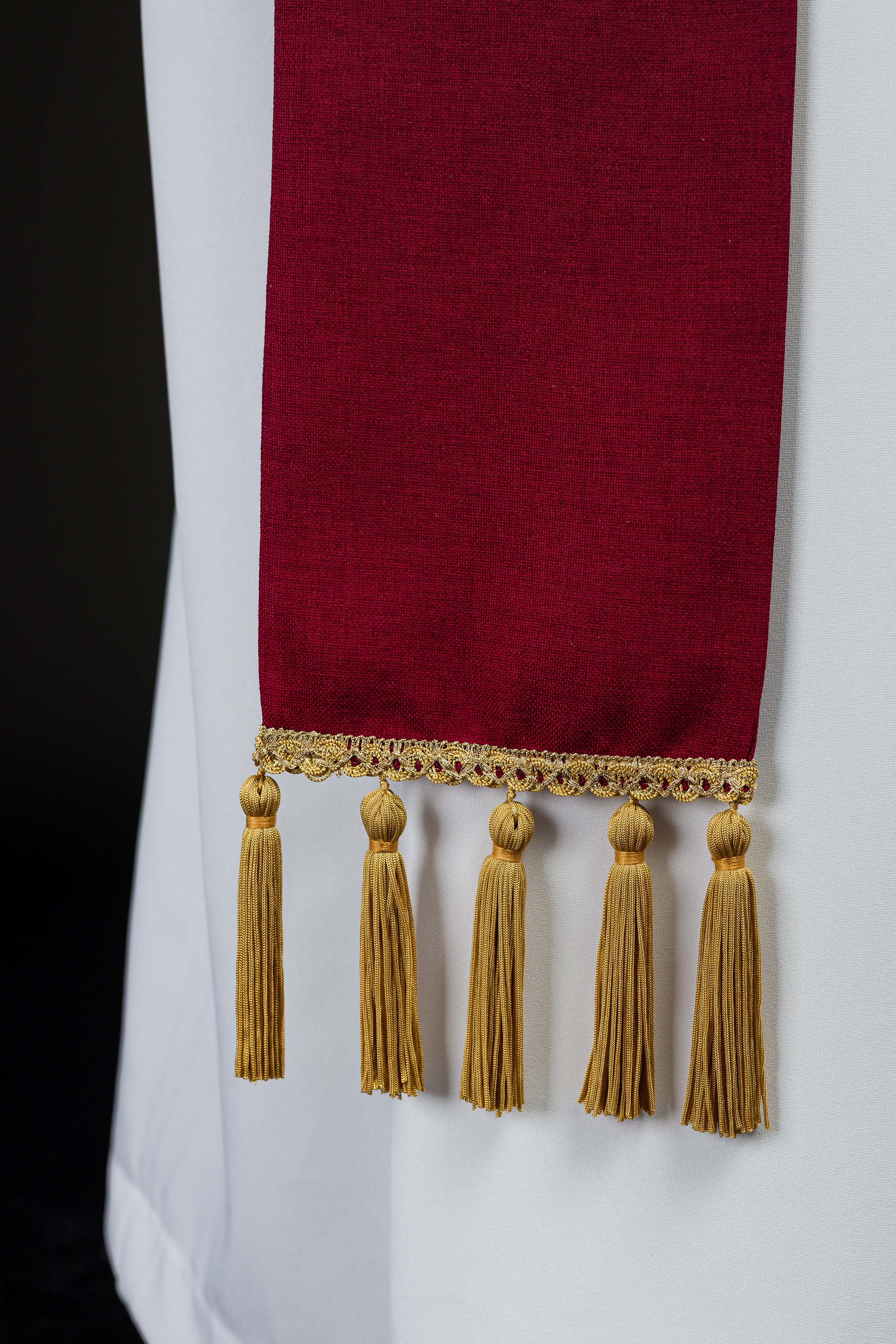 Estola bordada com motivo IHS vermelha - chasubles.com.br