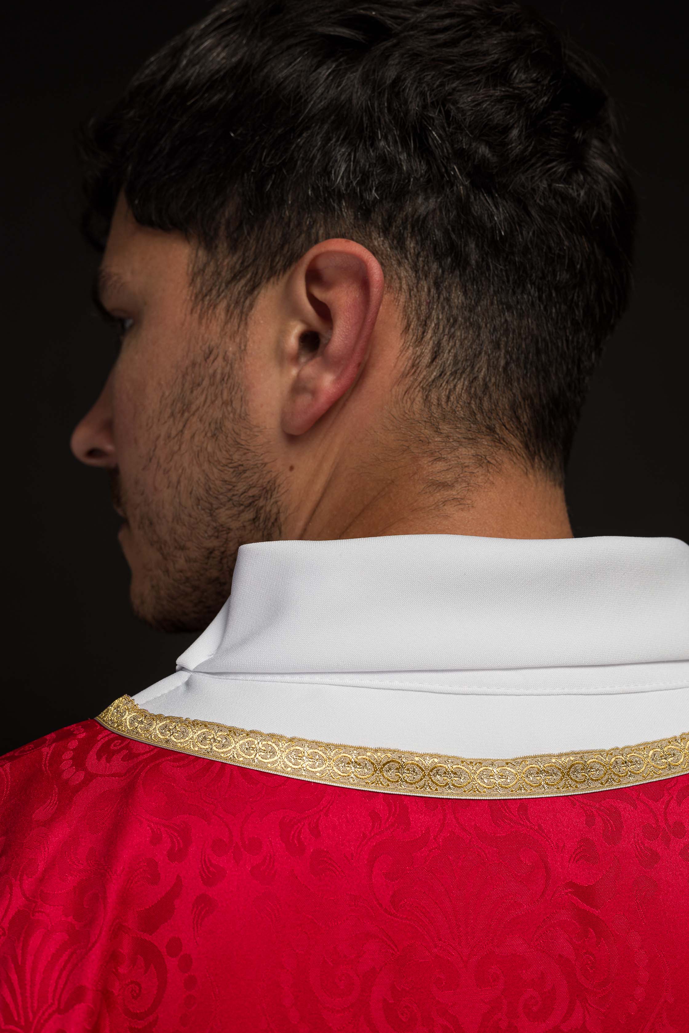 Casula bordada com Espírito Santo em tecido jacquard