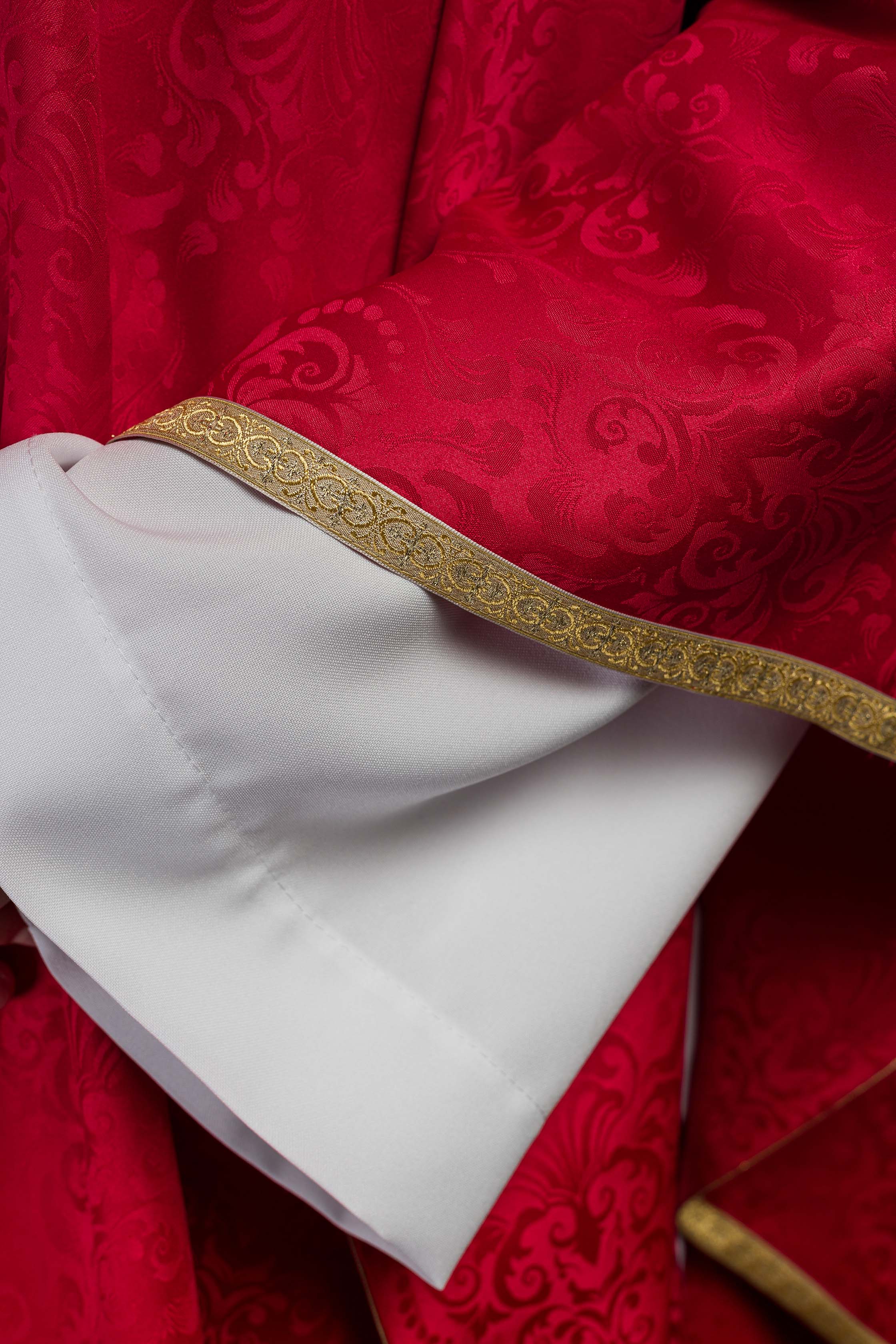 Casula bordada com Espírito Santo em tecido jacquard
