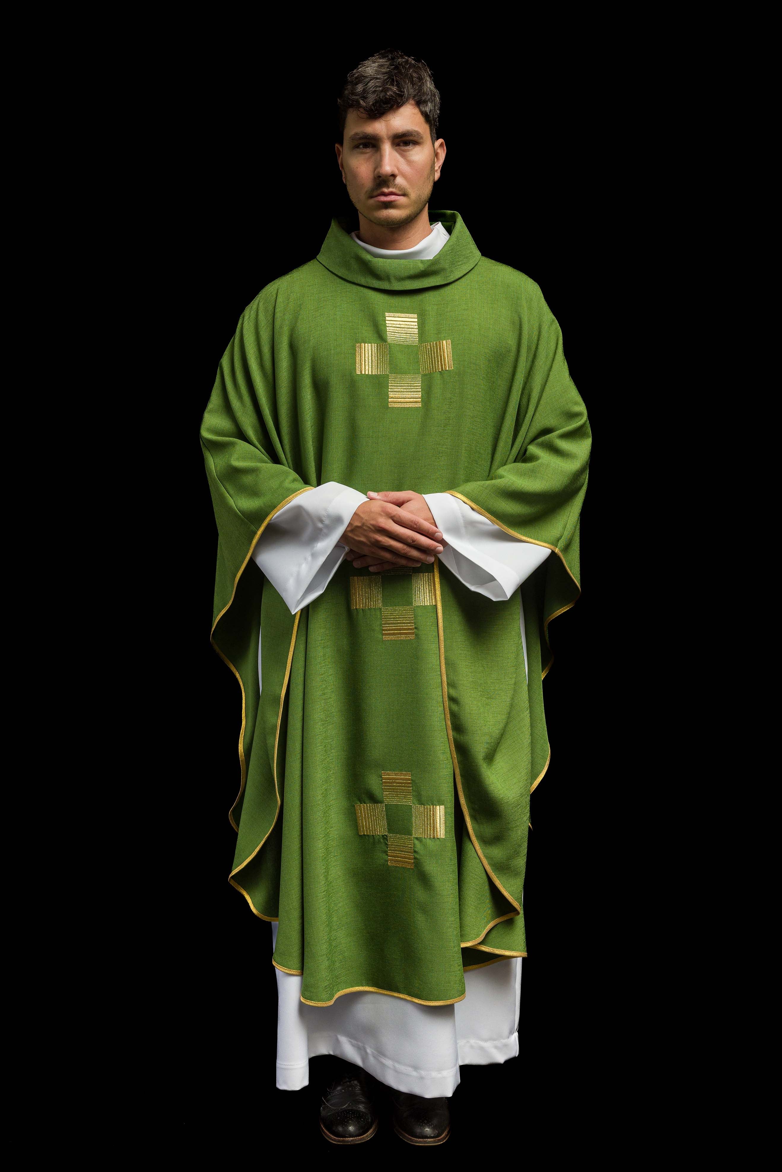 Casula verde com cruzes bordadas - chasubles.com.br