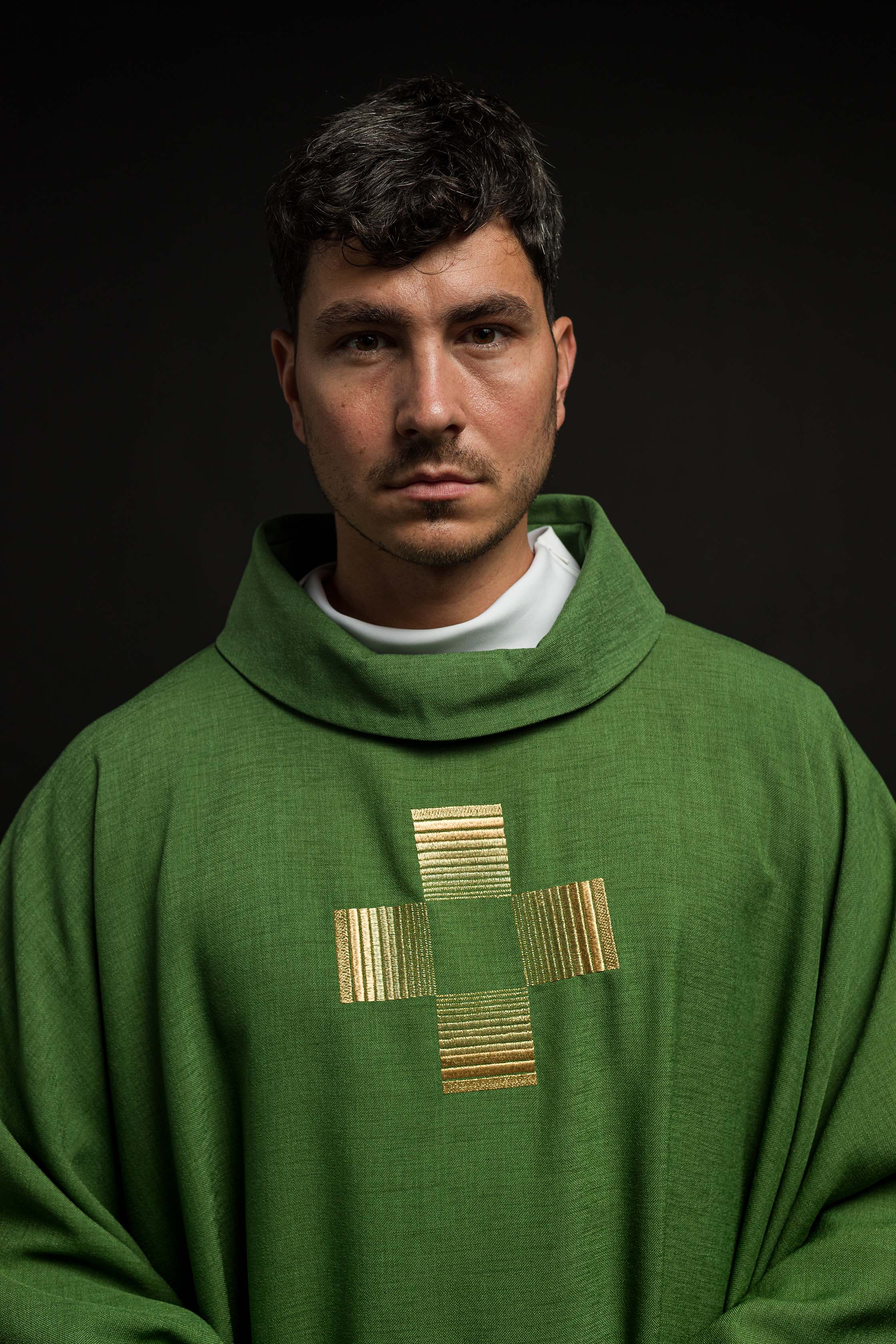 Casula verde com cruzes bordadas - chasubles.com.br
