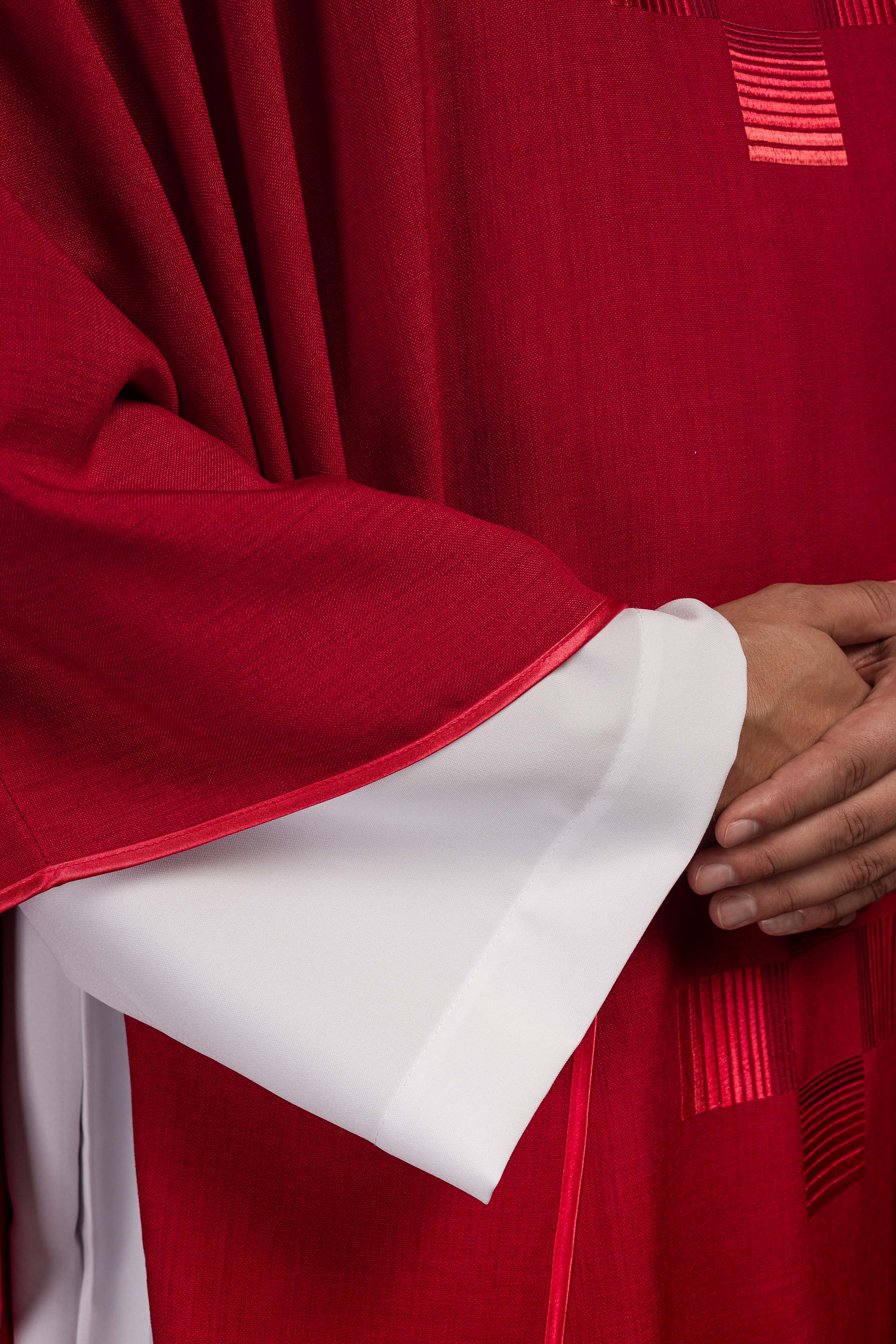 Casula vermelha com cruzes bordadas - chasubles.com.br
