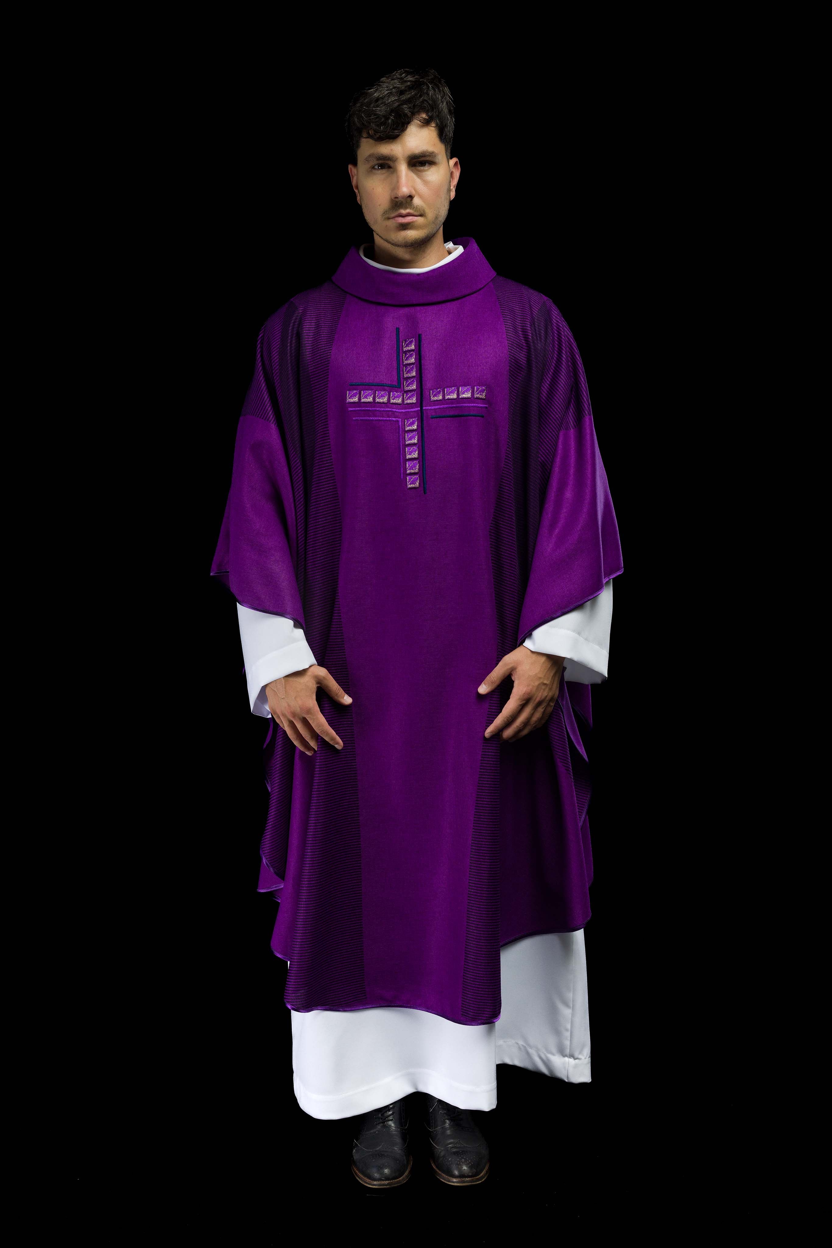 Casula roxa com Cruz - chasubles.com.br