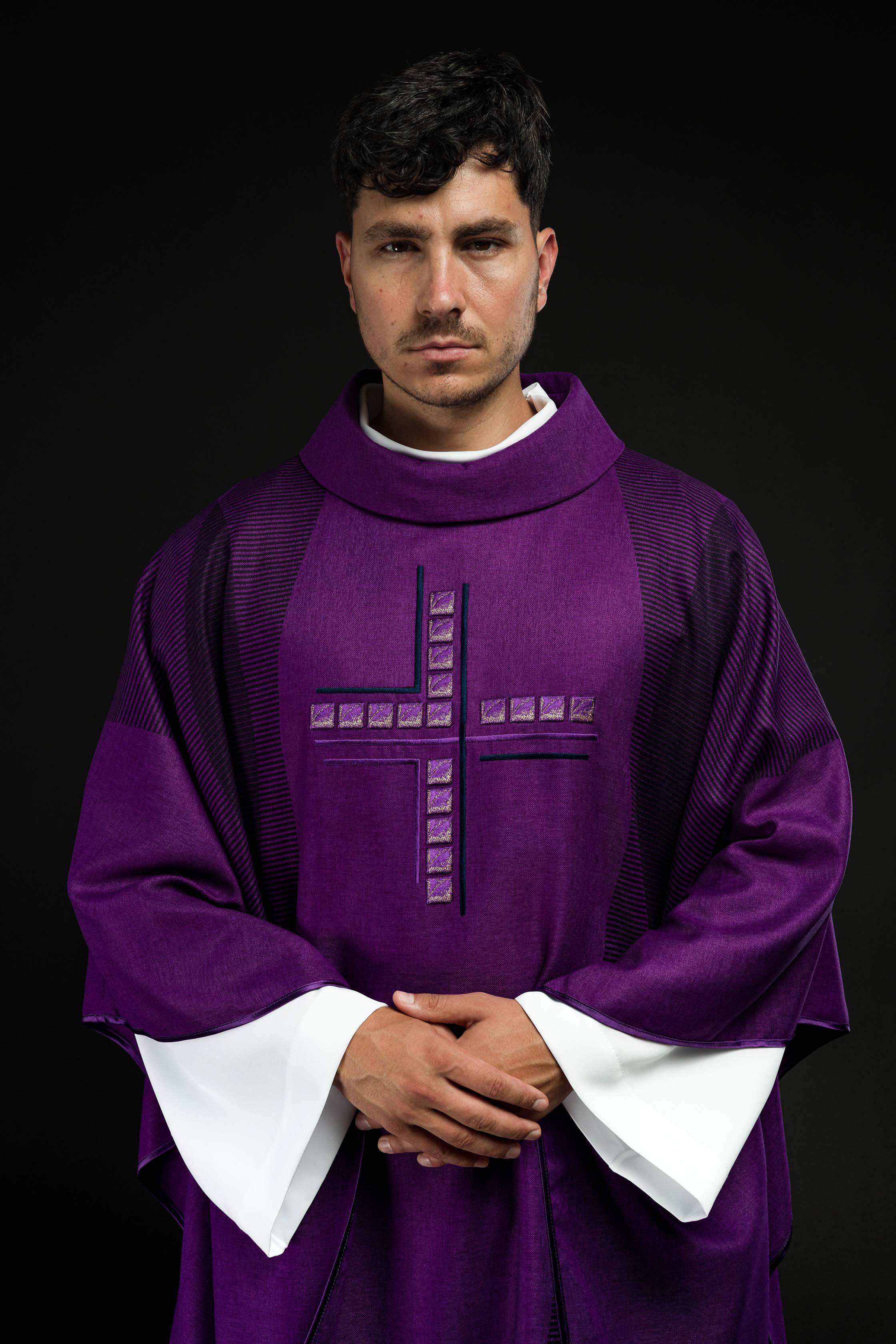 Casula roxa com Cruz - chasubles.com.br