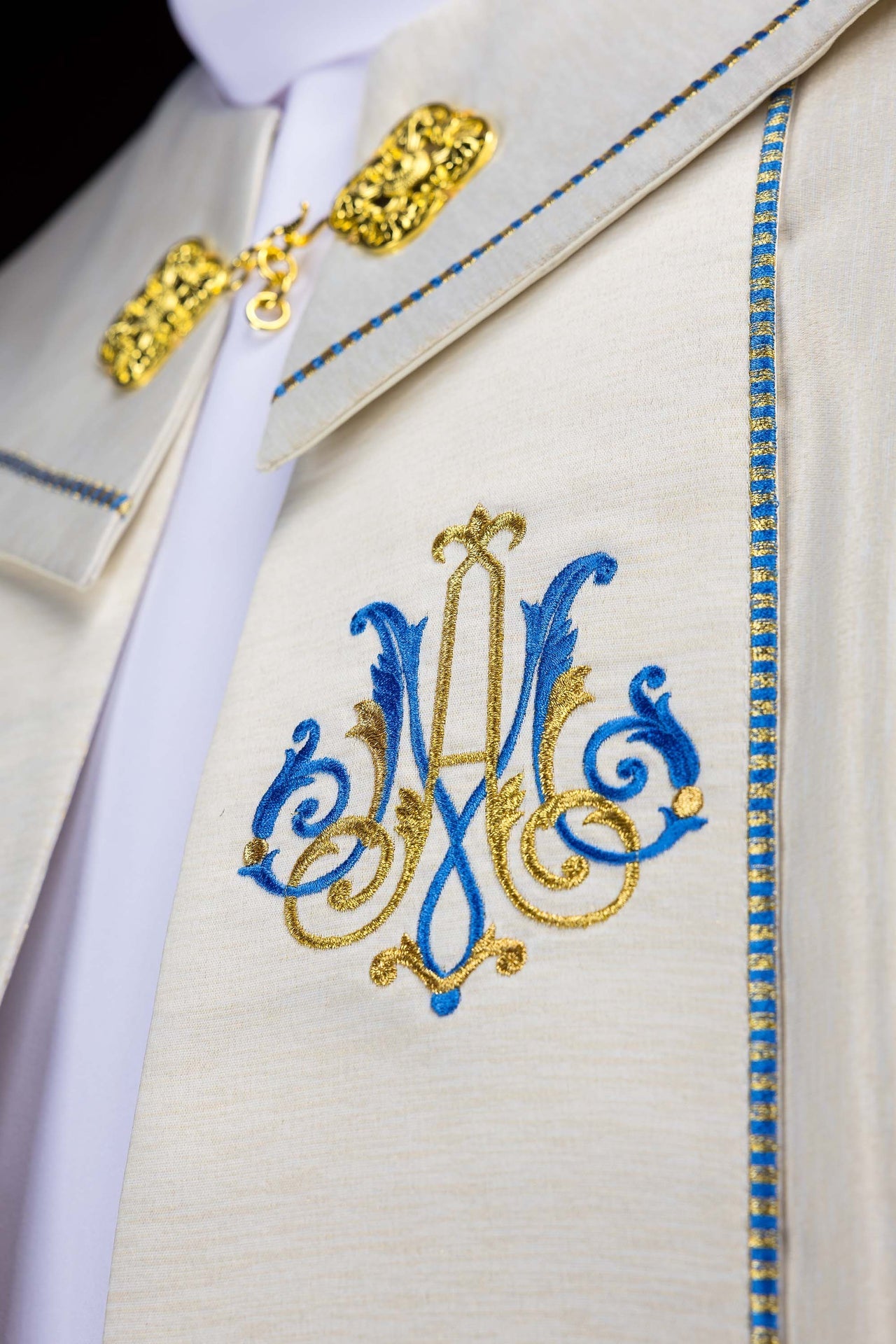 Capa de asperges bordada mariana creme