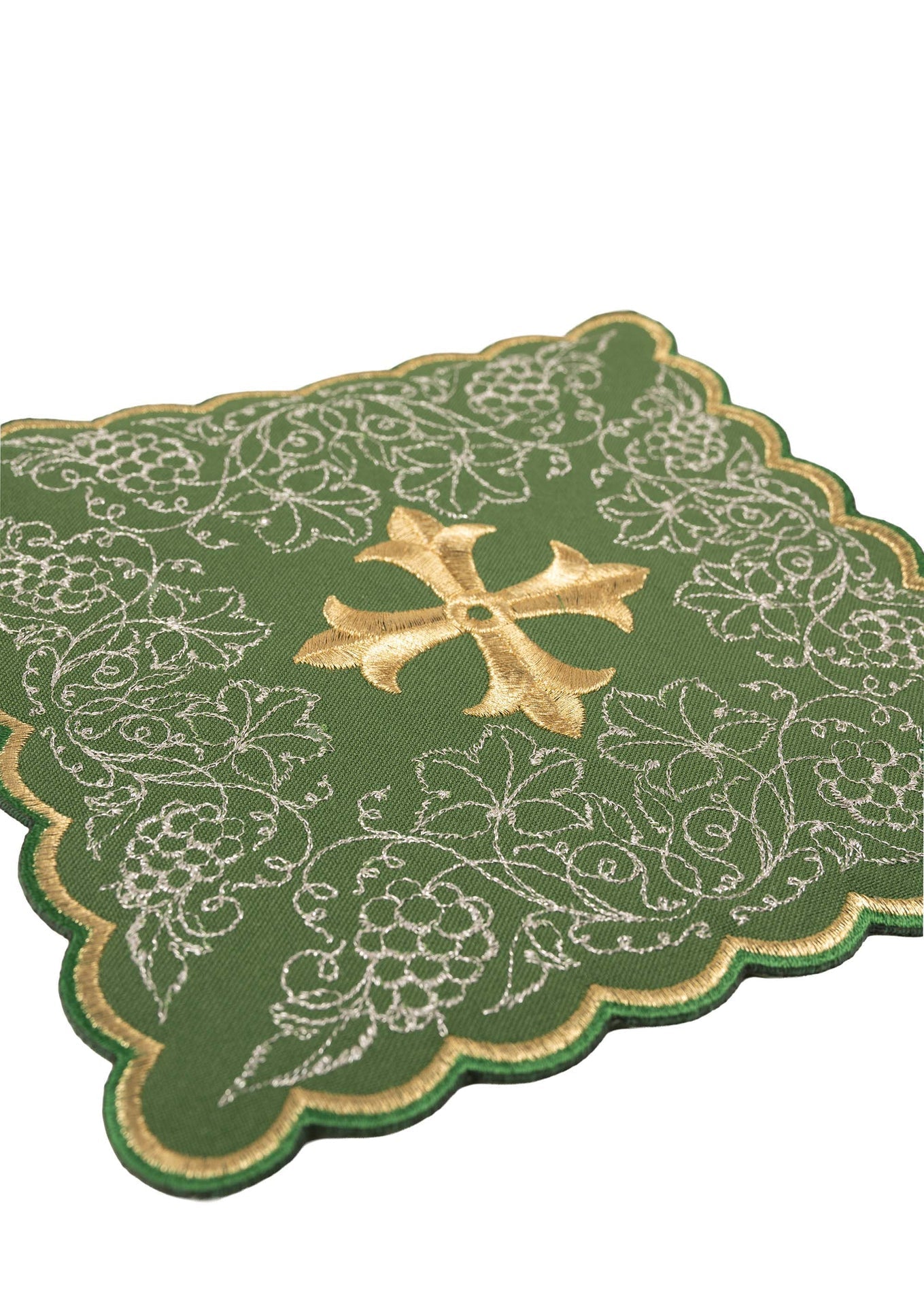 Conjunto de alfaias litúrgicas bordado com cruz verde - chasubles.com.br