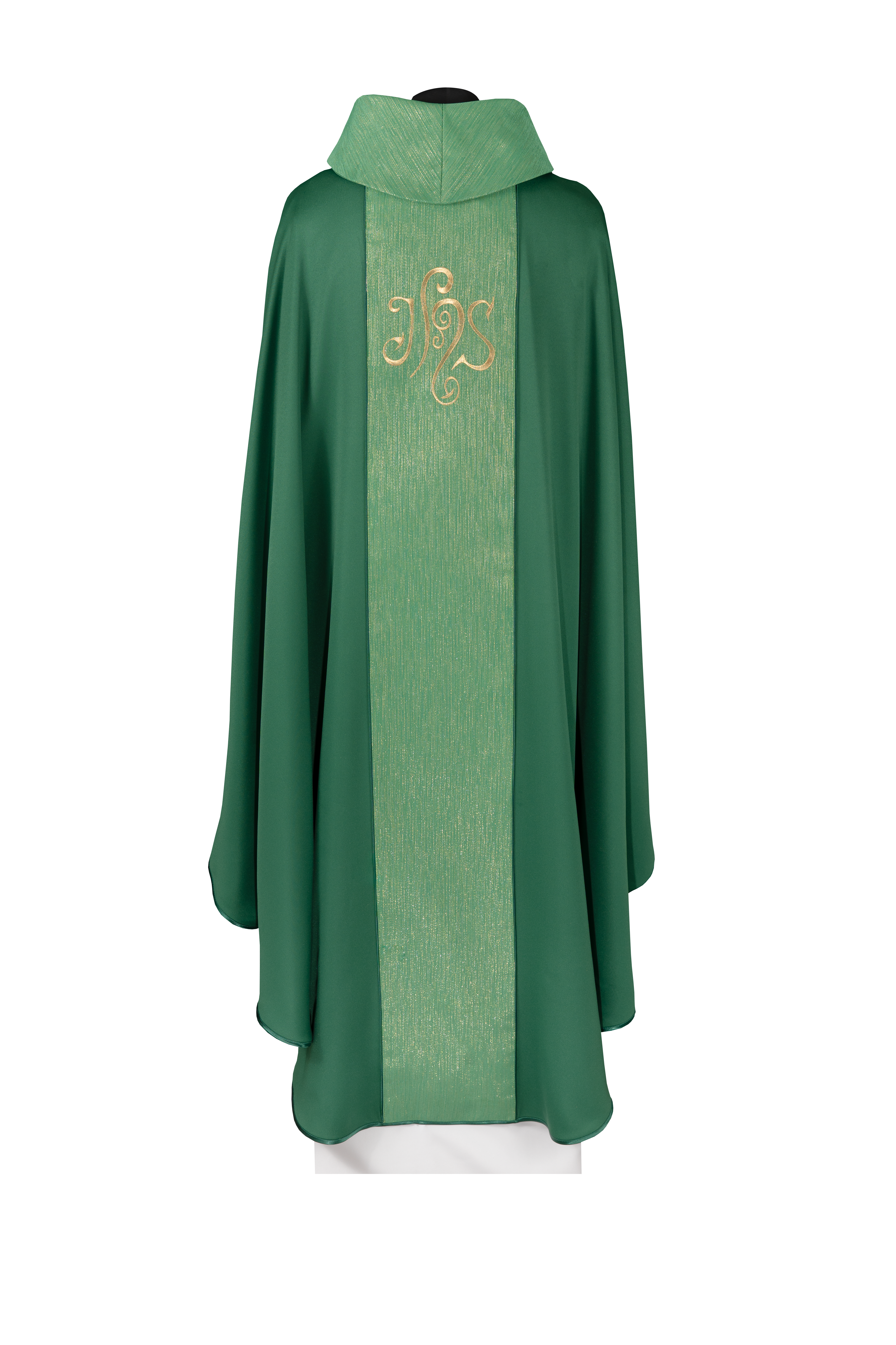 Casula verde adornada com faixa e bordado IHS