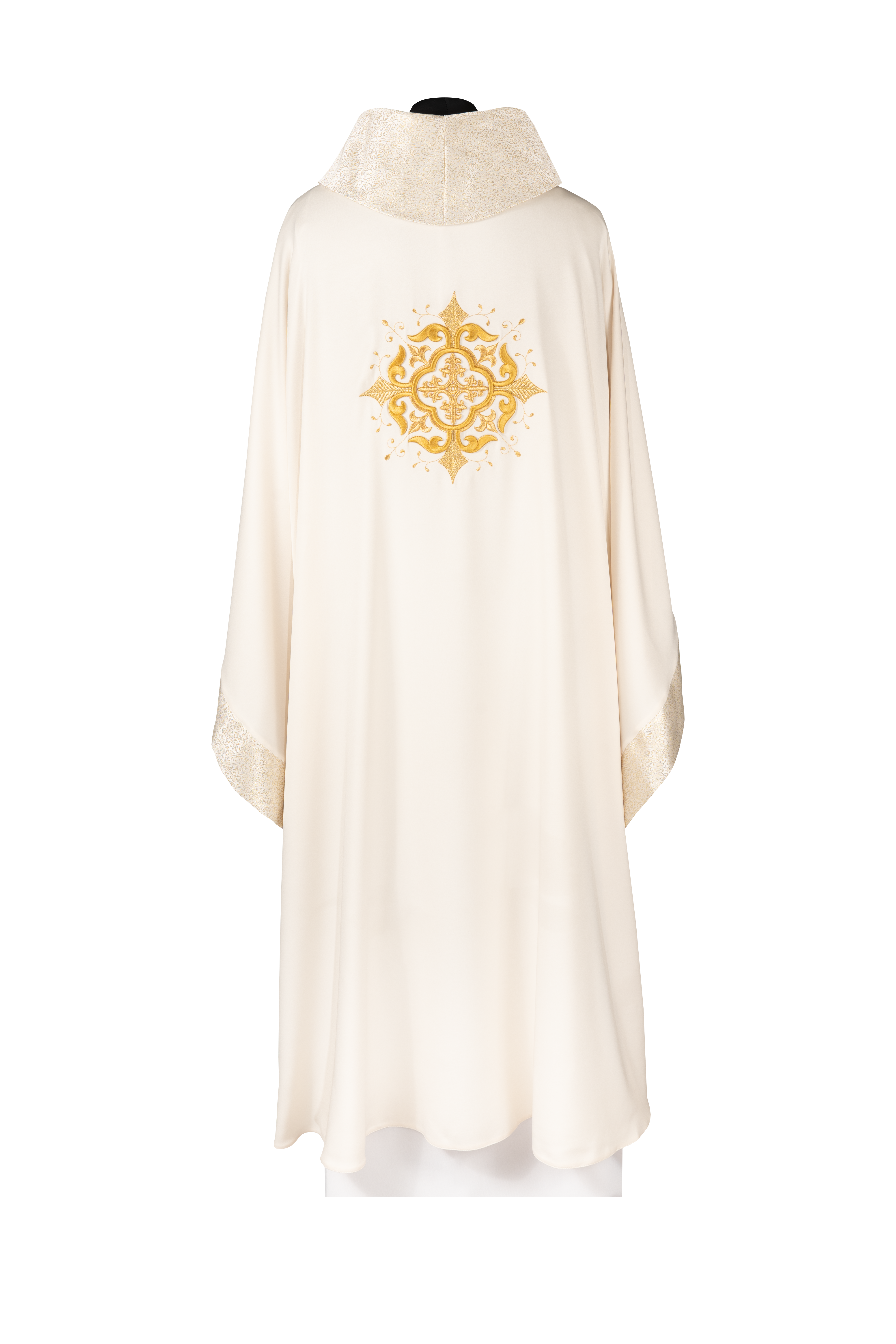 Casula litúrgica com bordado de cruz e acabamento creme - chasubles.com.br