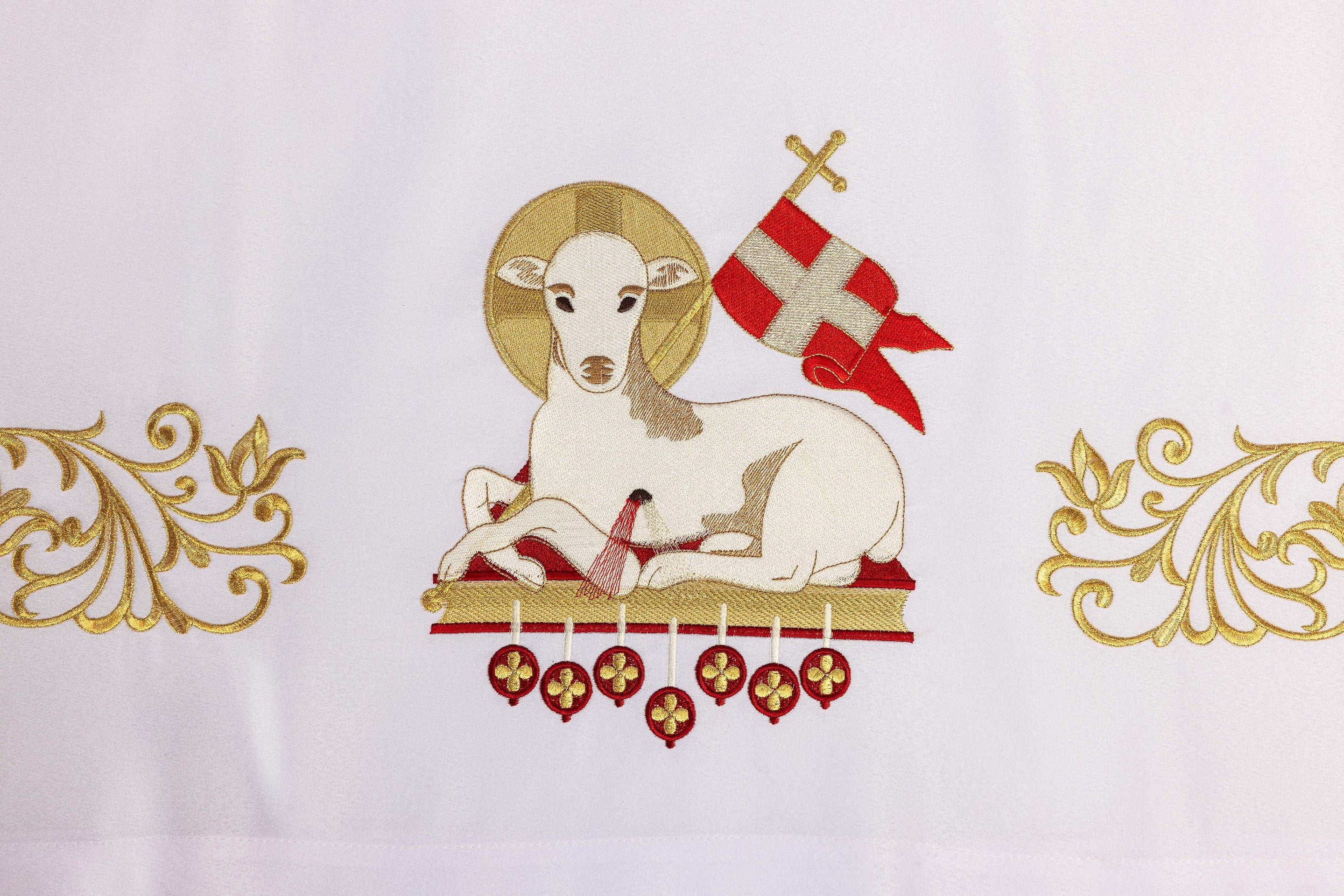 Toalha de altar para a Páscoa com bordado do Cordeiro Pascal