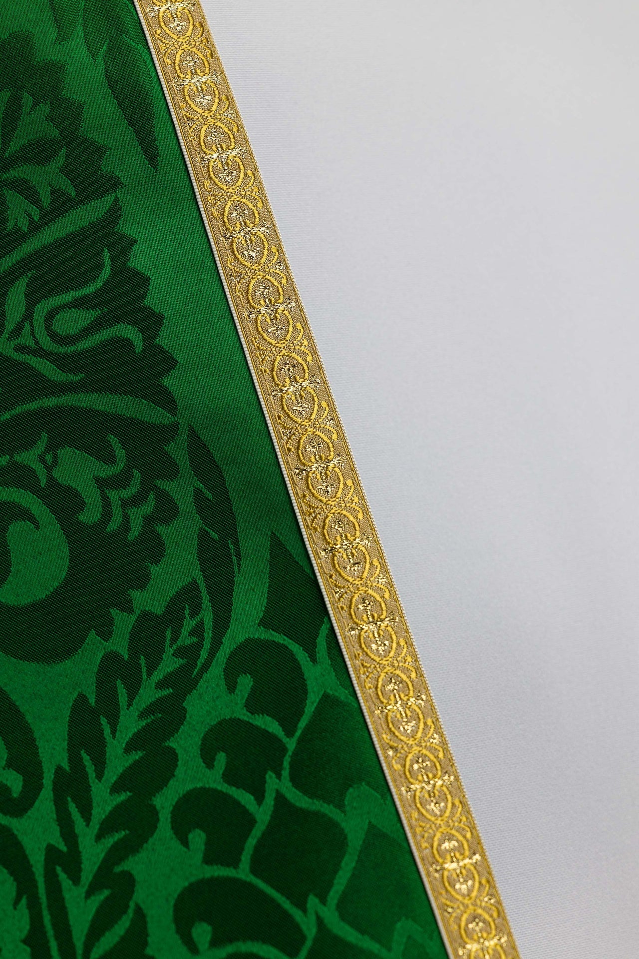 Capa de asperges romana em jacquard verde - chasubles.com.br