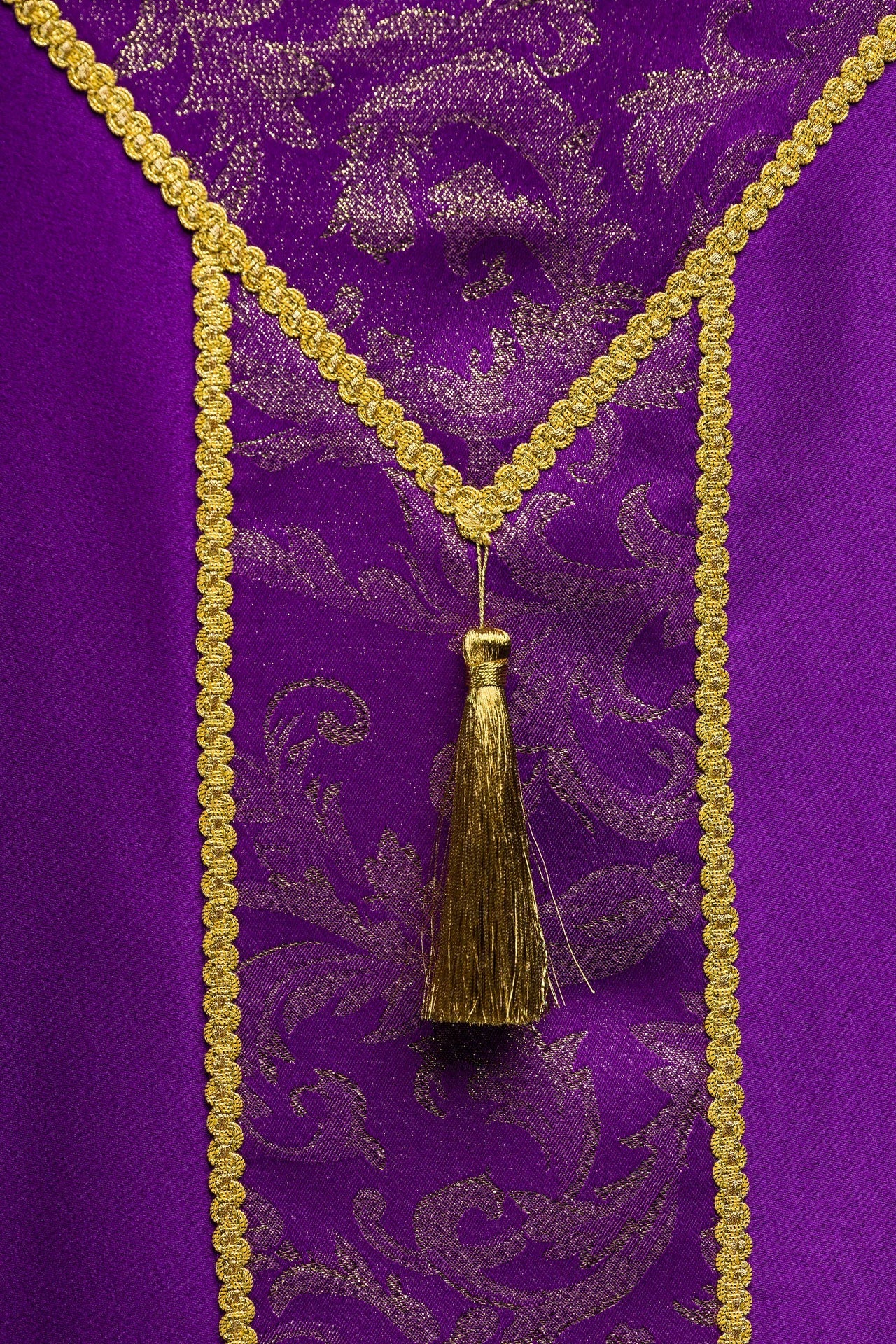 Capa de asperges adornada com tecido jacquard roxa