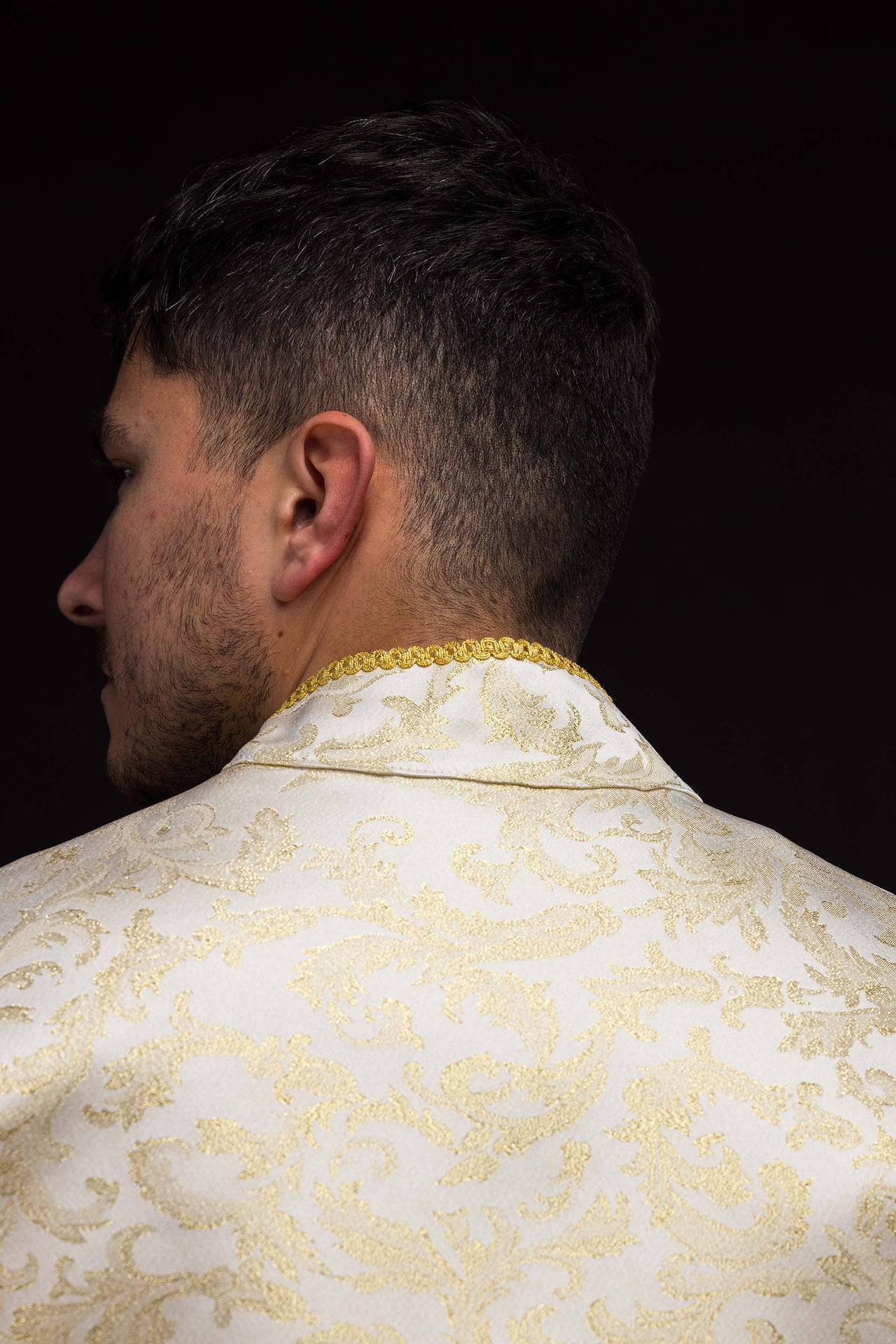 Capa de asperges adornada com tecido jacquard creme