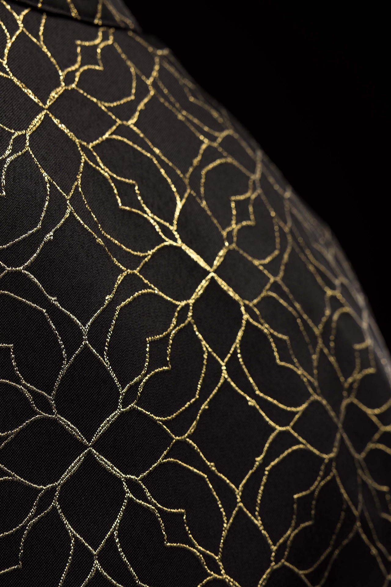 Capa de asperges preta decorada com tecido jacquard