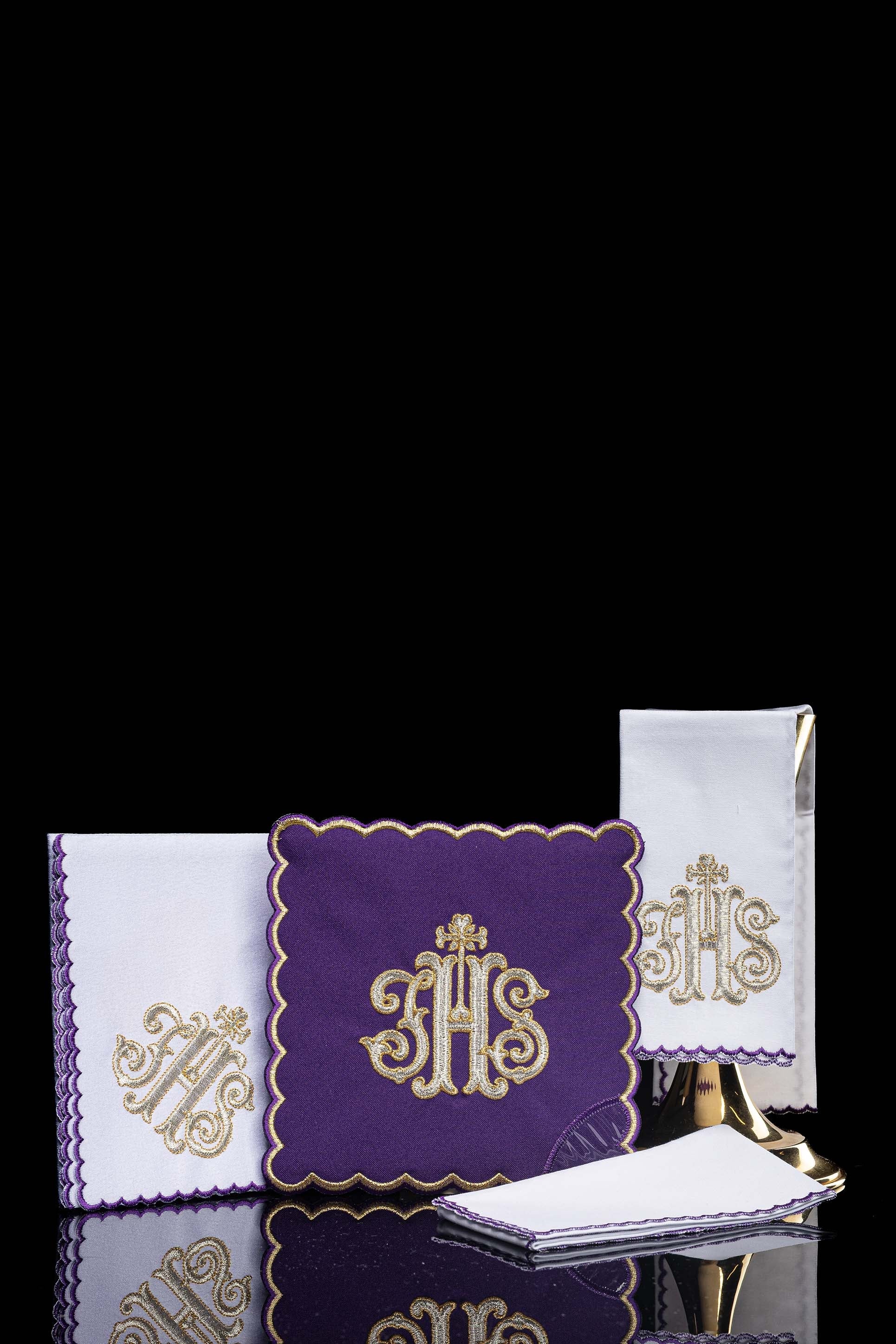 Conjunto de alfaias litúrgicas bordado IHS roxo