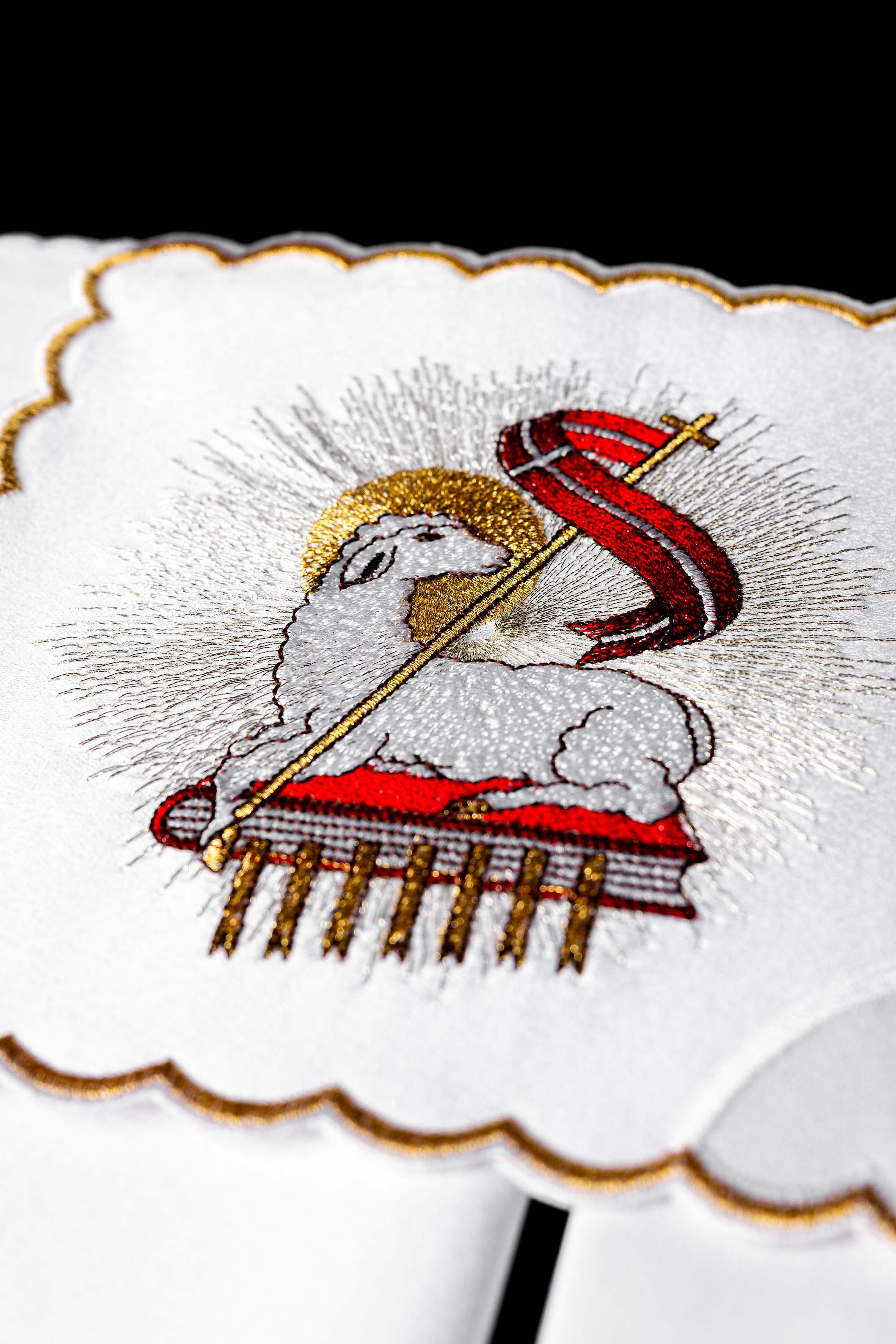 Conjunto de alfaias litúrgicas bordado Cordeiro de Deus
