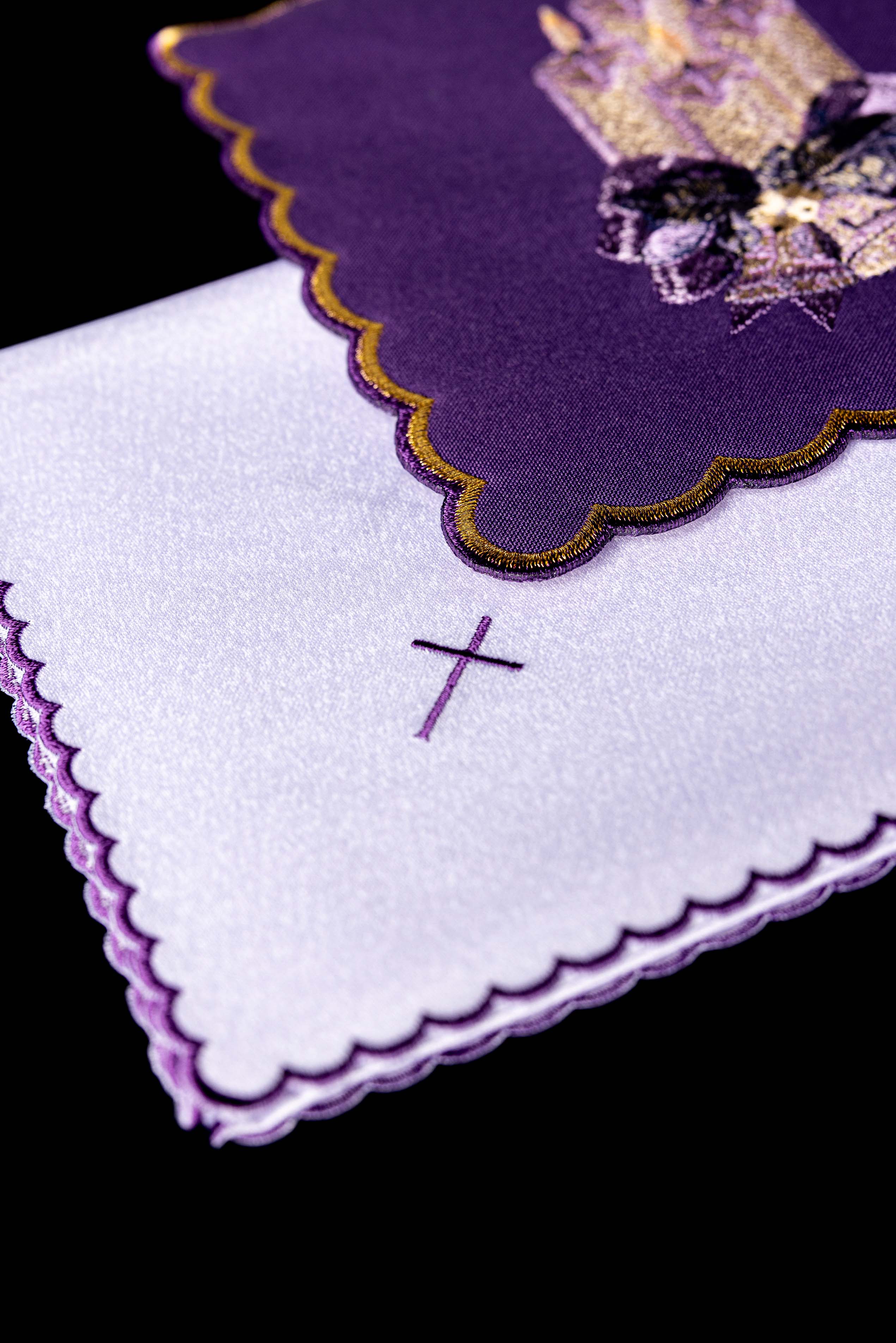 Conjunto de alfaias litúrgicas bordado para o Advento