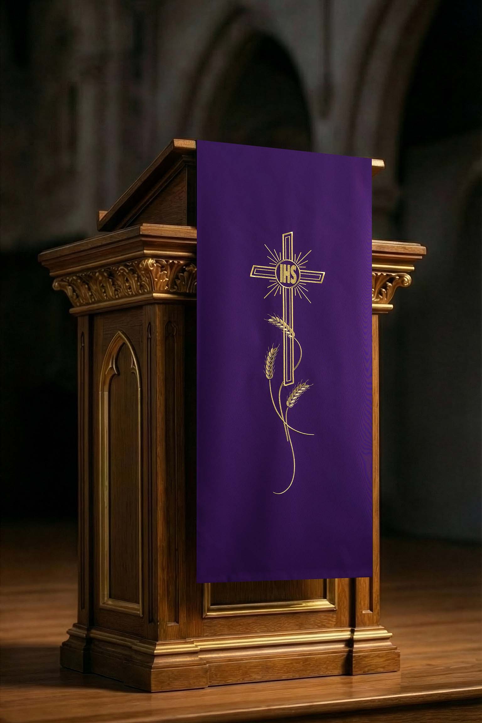 Pano de ambão roxo bordado com motivo de cruz e IHS