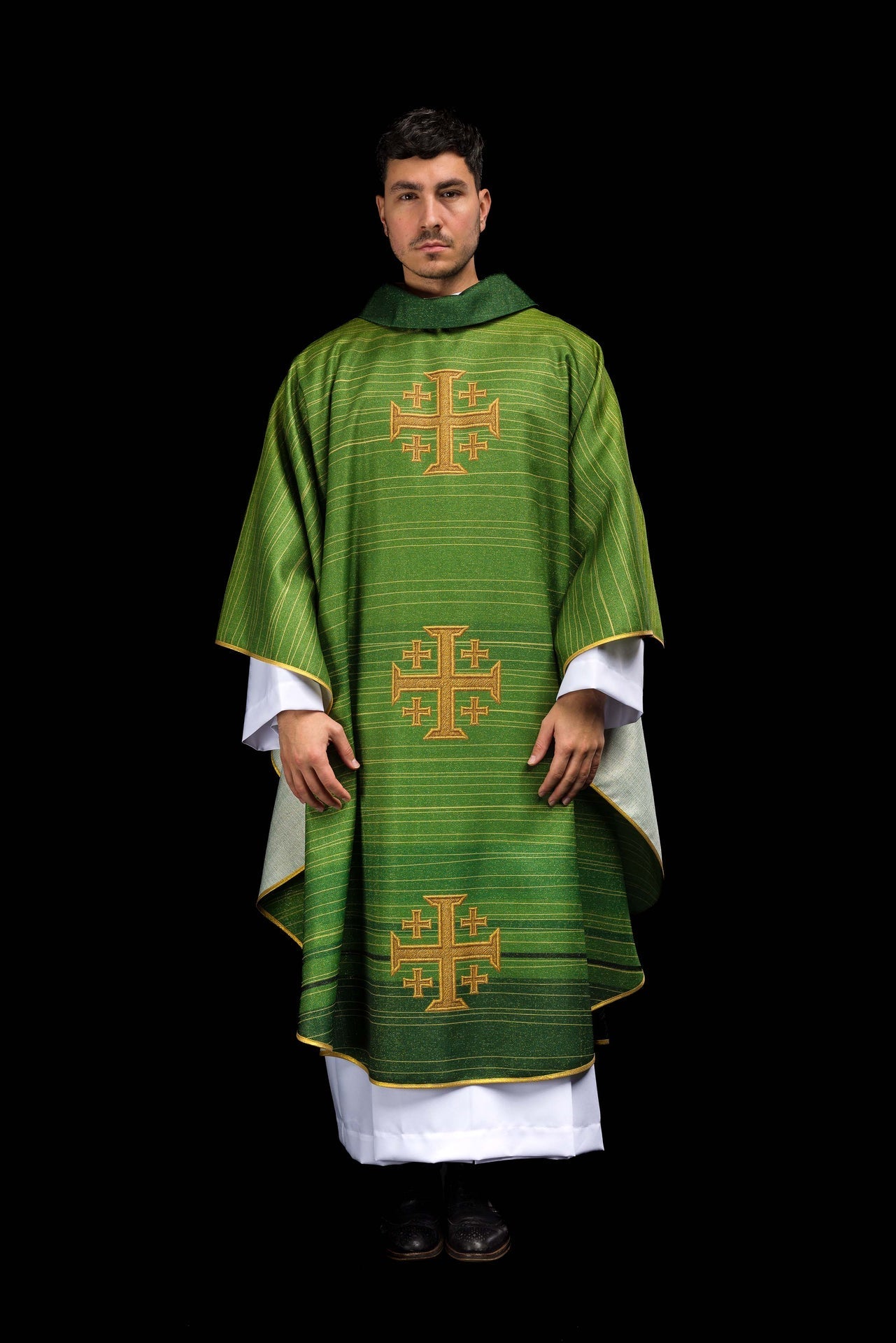 Casula estampada com Cruz de Jerusalém verde