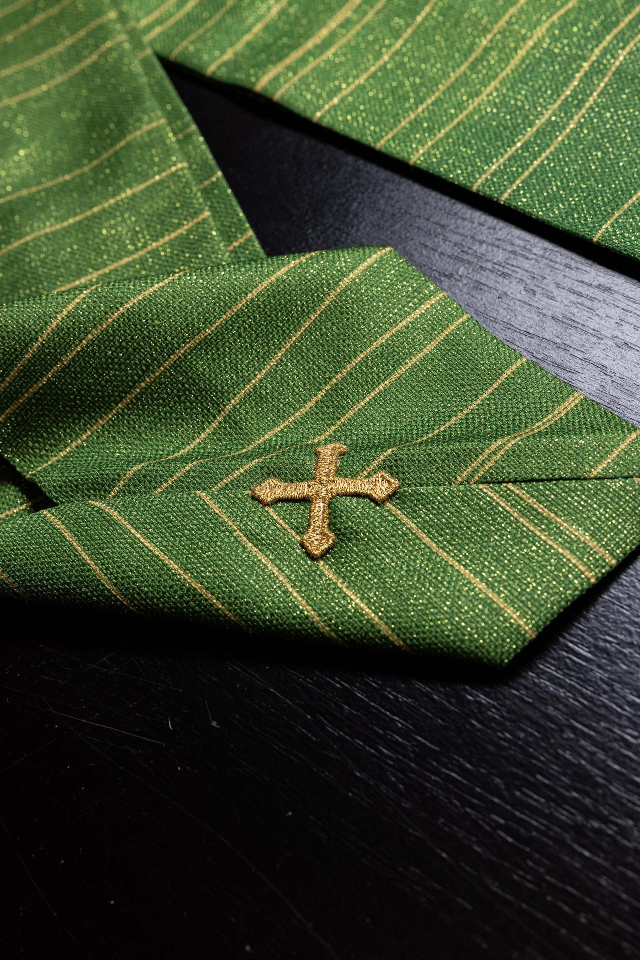 Casula estampada com Cruz de Jerusalém verde