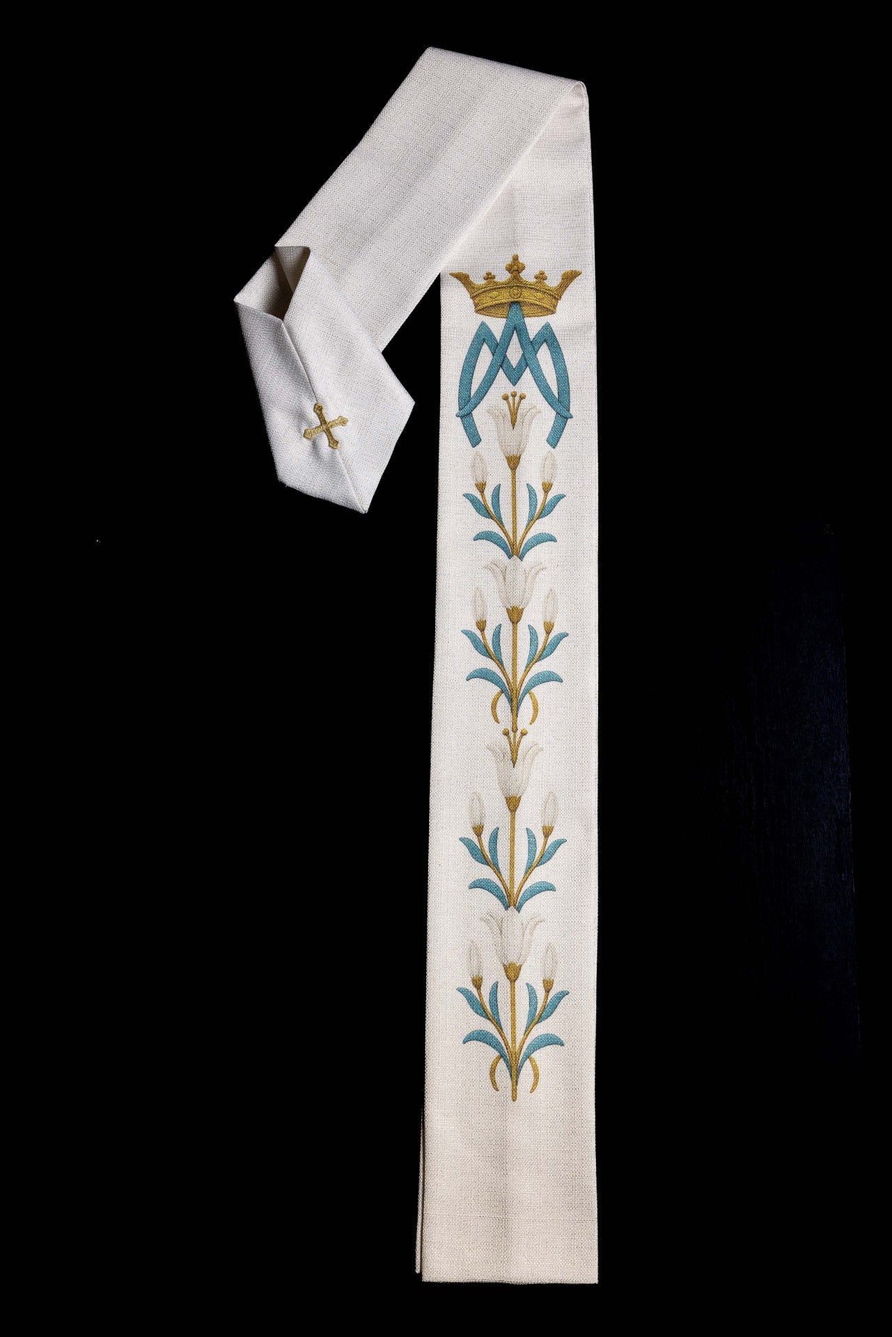 Casula mariana estampada com lírios e monograma, cor creme