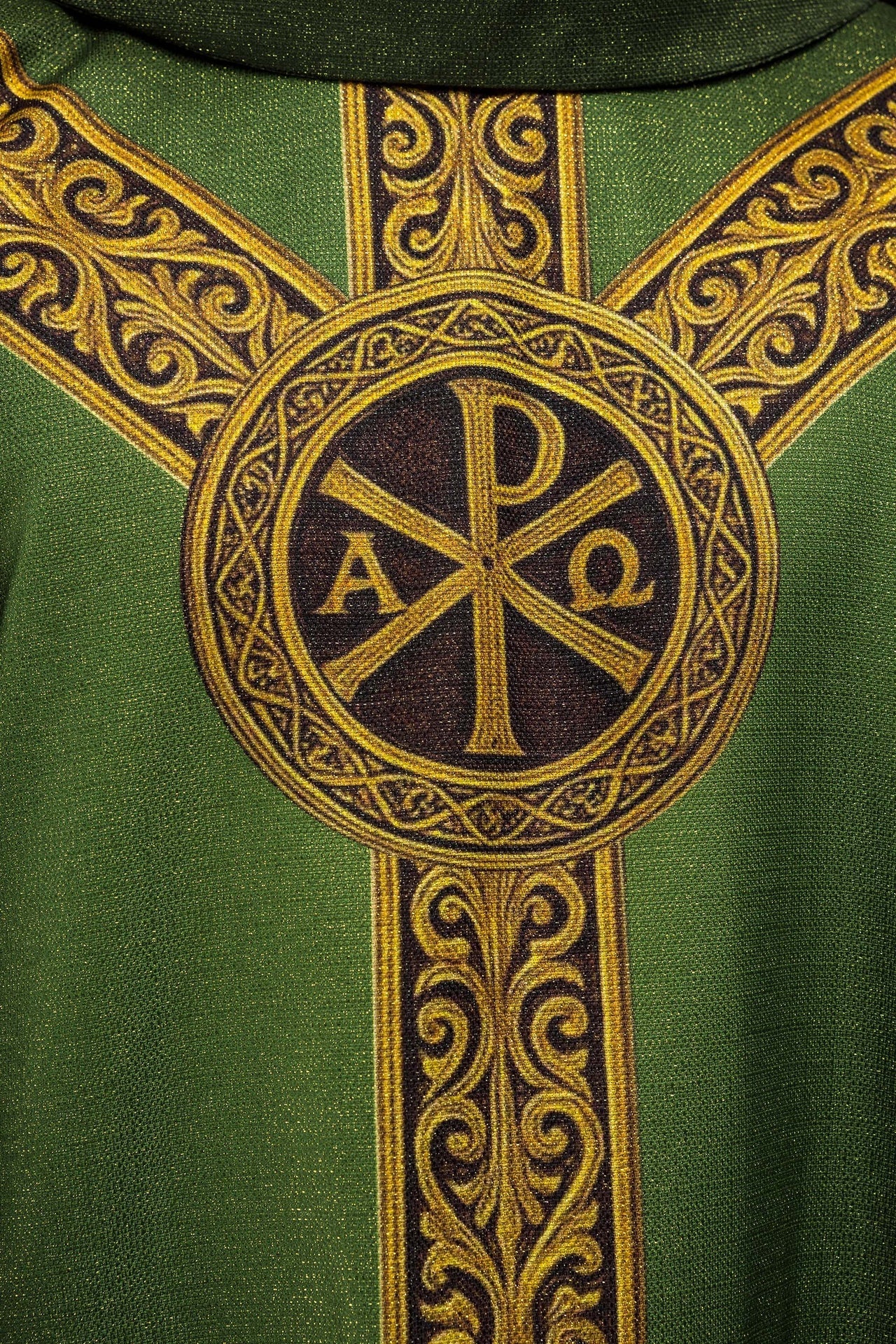 Casula estampada Pax verde com rica decoração dourada
