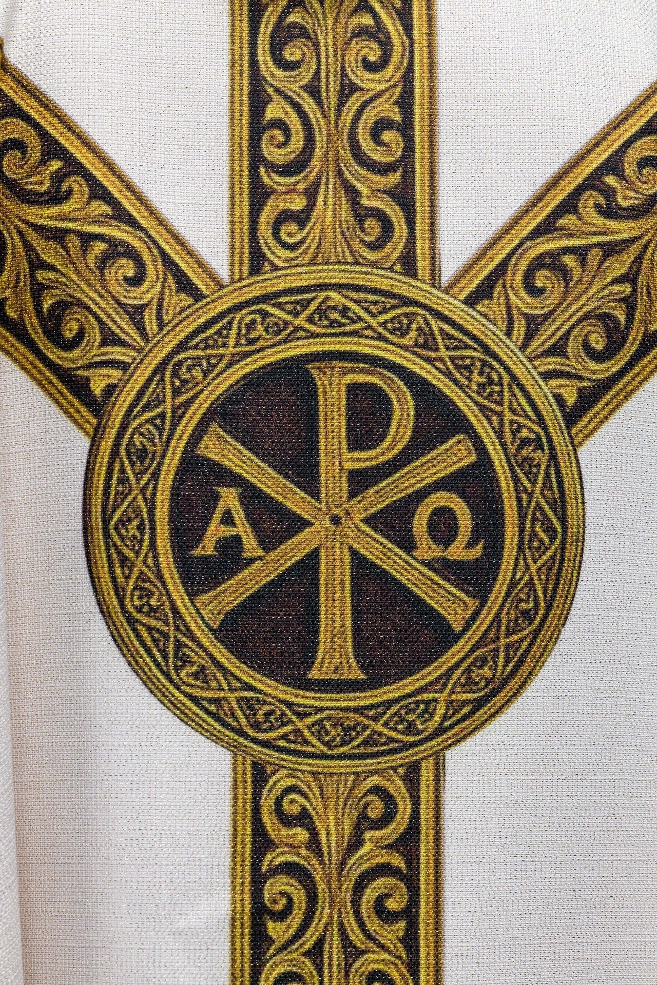 Casula estampada Pax creme com rico ornamento dourado