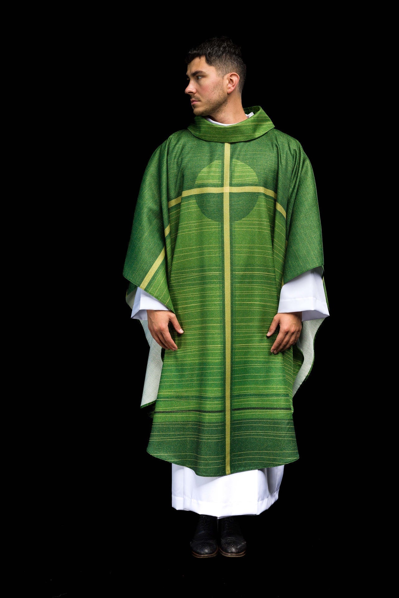 Casula estampada verde com motivo de cruz