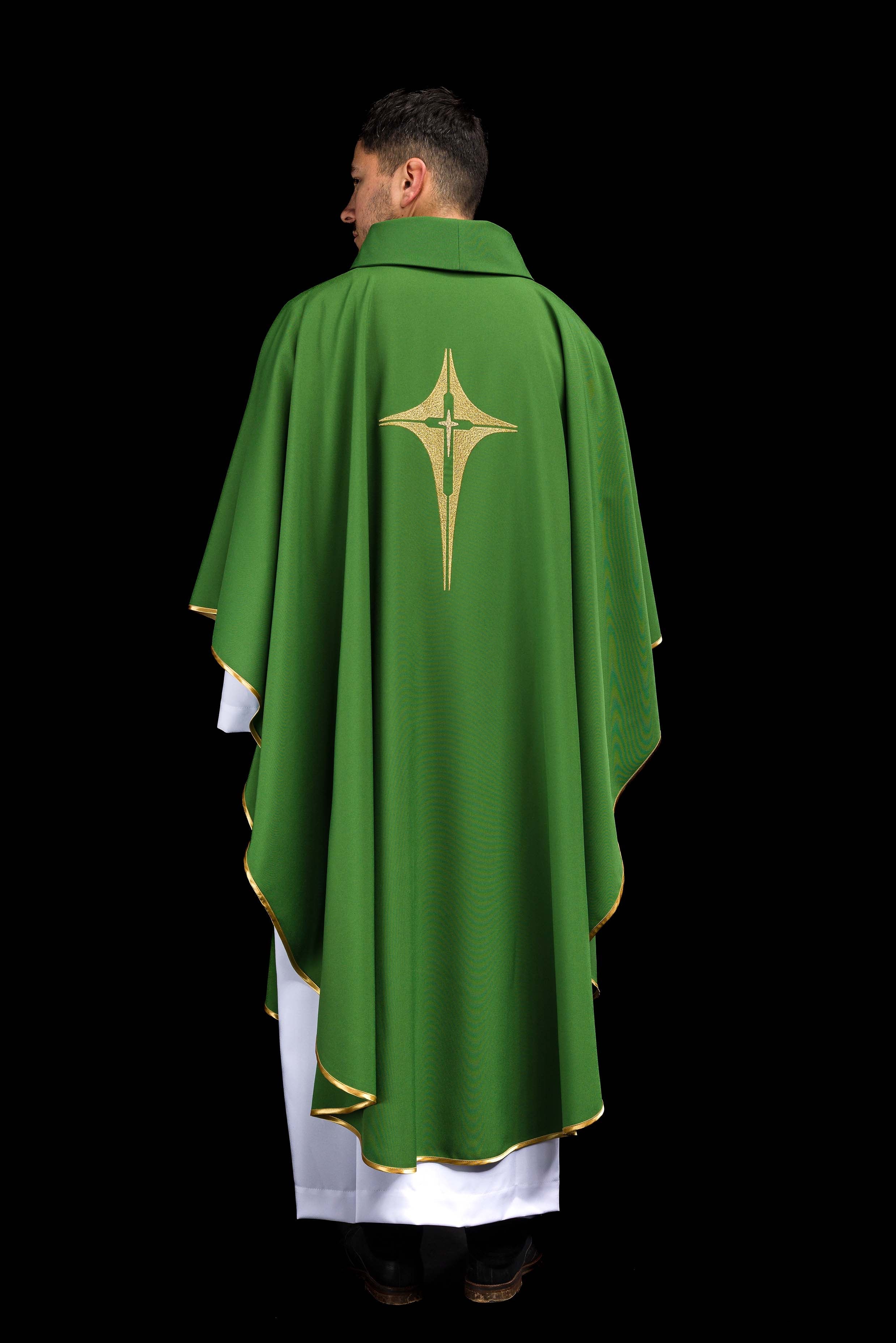 Casula verde bordada com IHS - chasubles.com.br