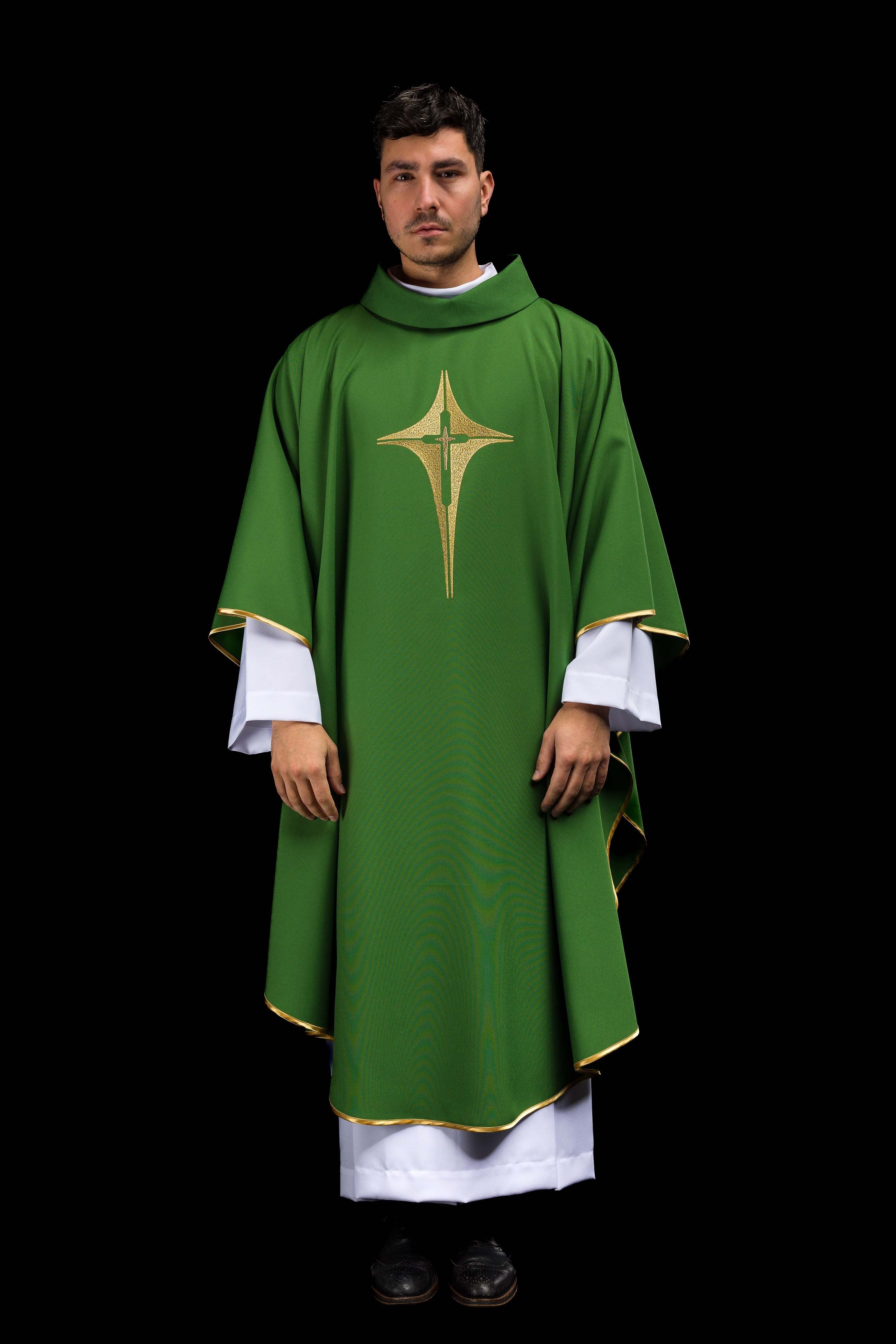 Casula verde bordada com IHS - chasubles.com.br