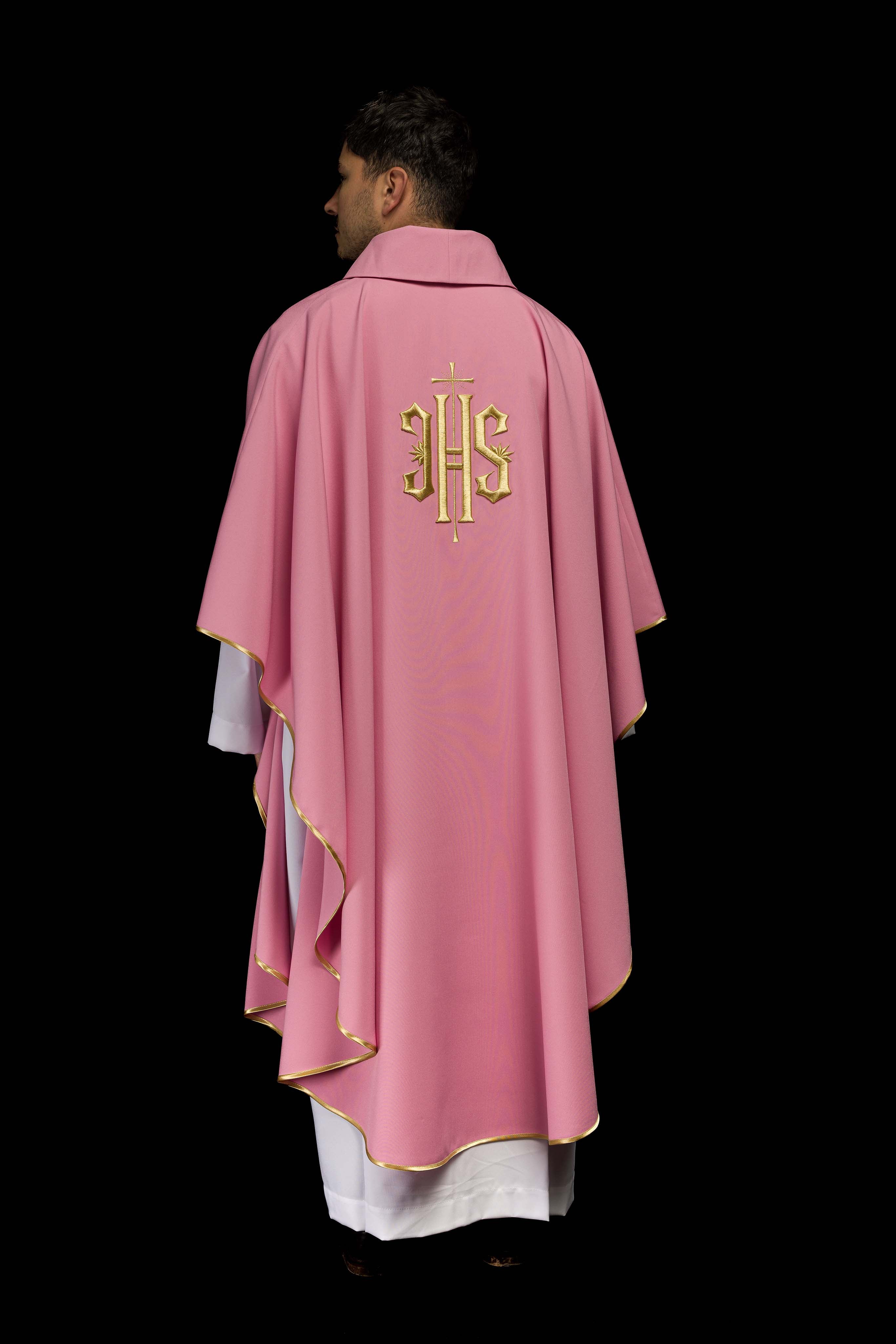 Casula bordada com IHS rosa - chasubles.com.br