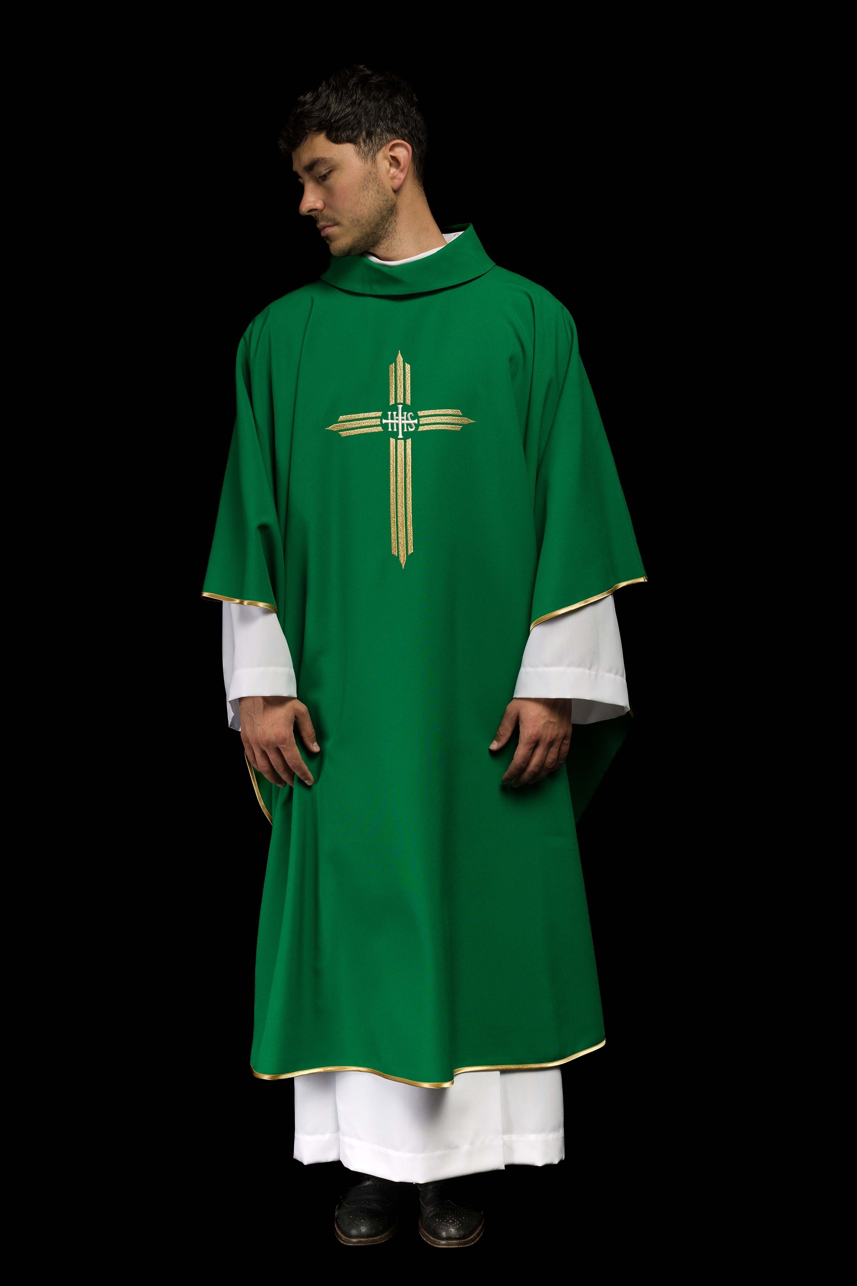 Casula verde bordada com Cruz IHS