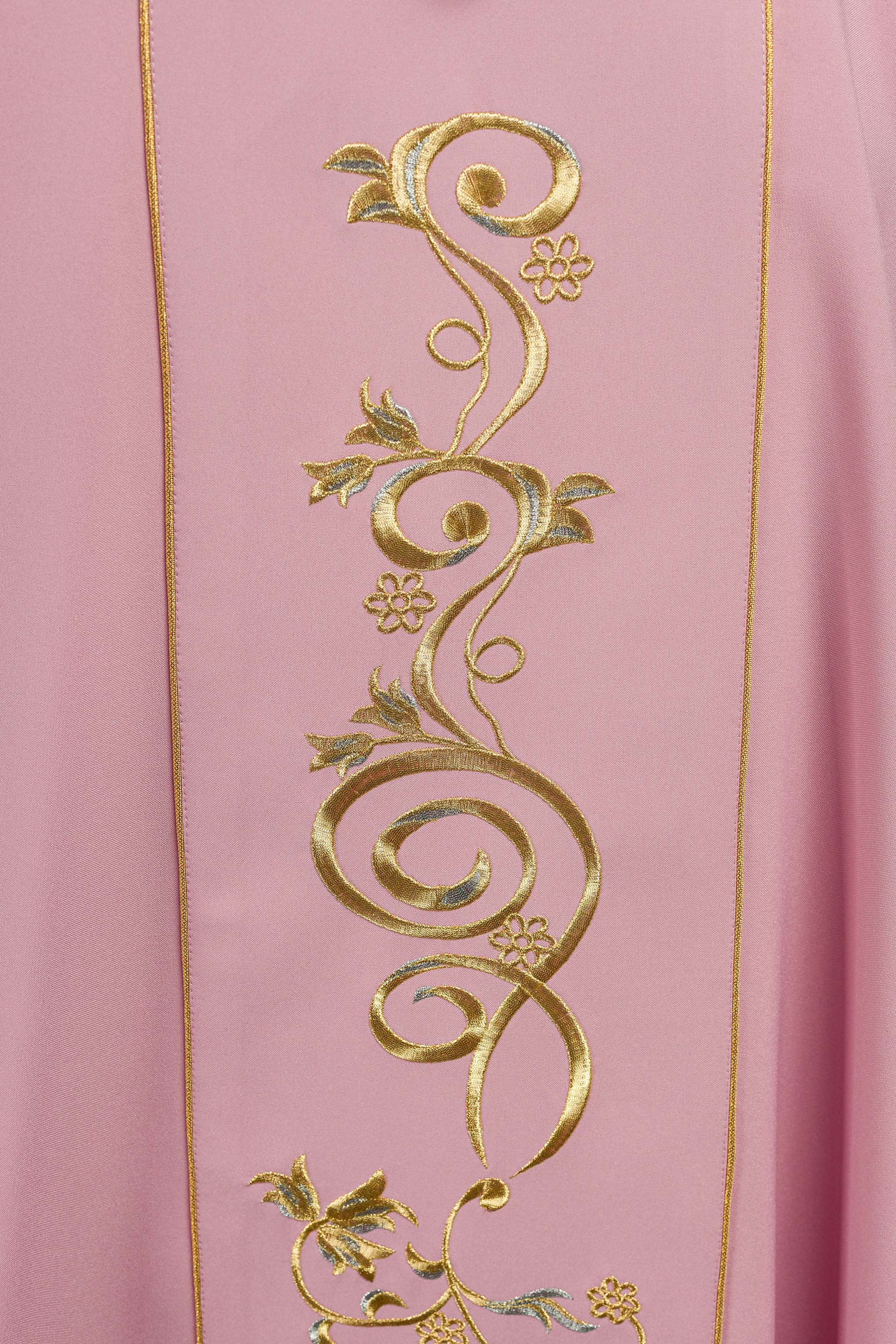 Casula rosa bordada IHS