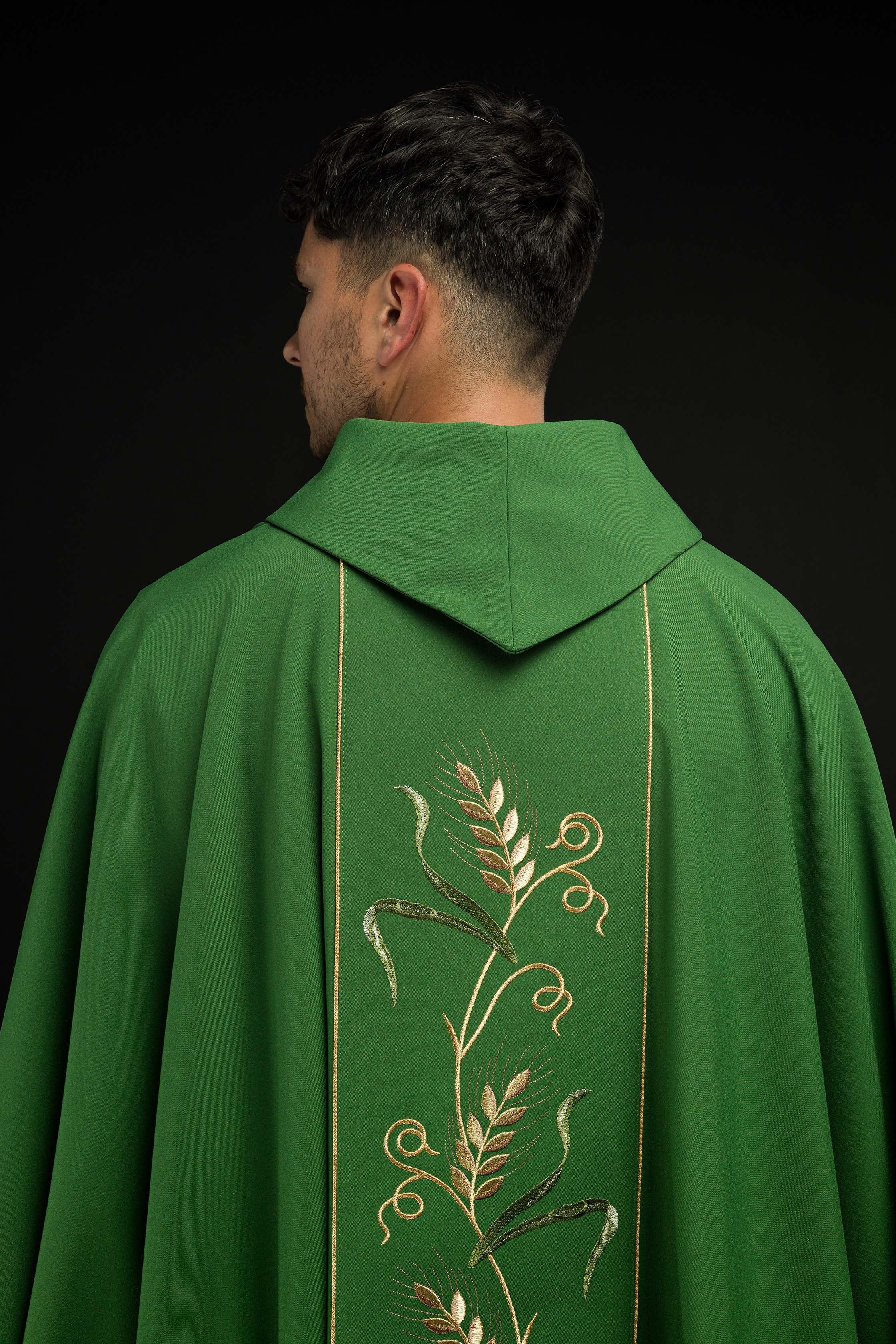 Casula verde com faixa bordada IHS, espigas e uvas - chasubles.com.br