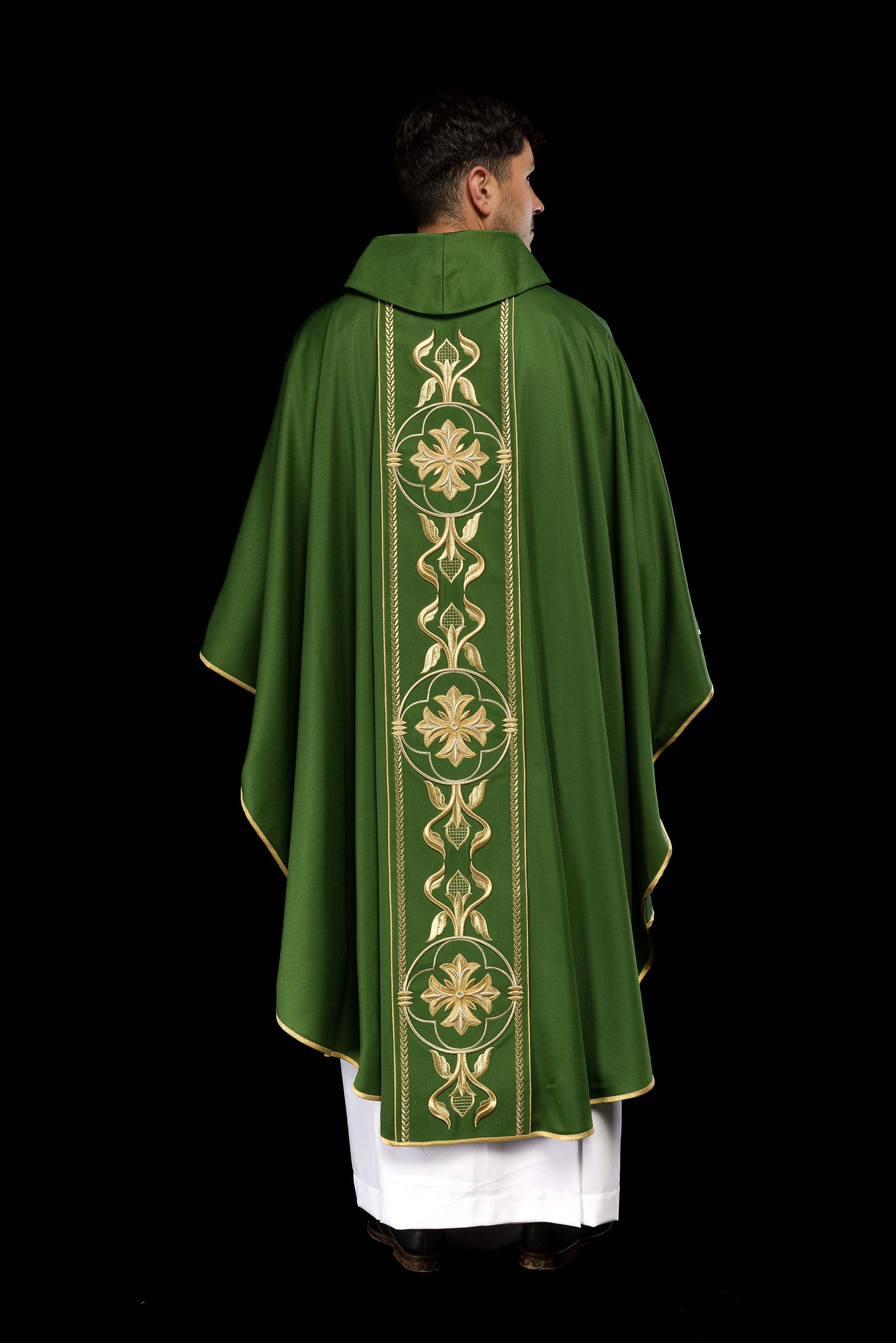 Casula verde bordada com faixa - chasubles.com.br