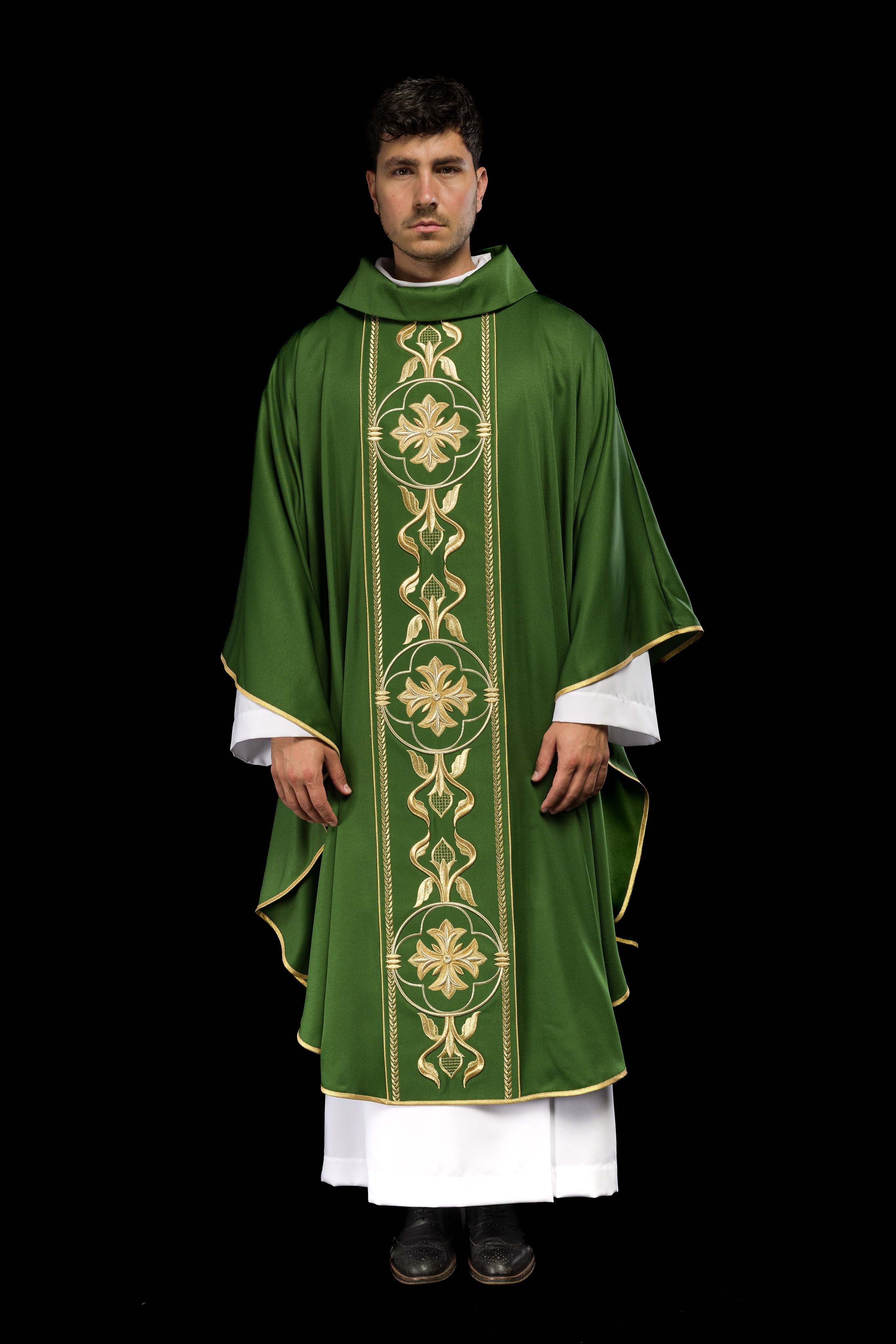 Casula verde bordada com faixa - chasubles.com.br