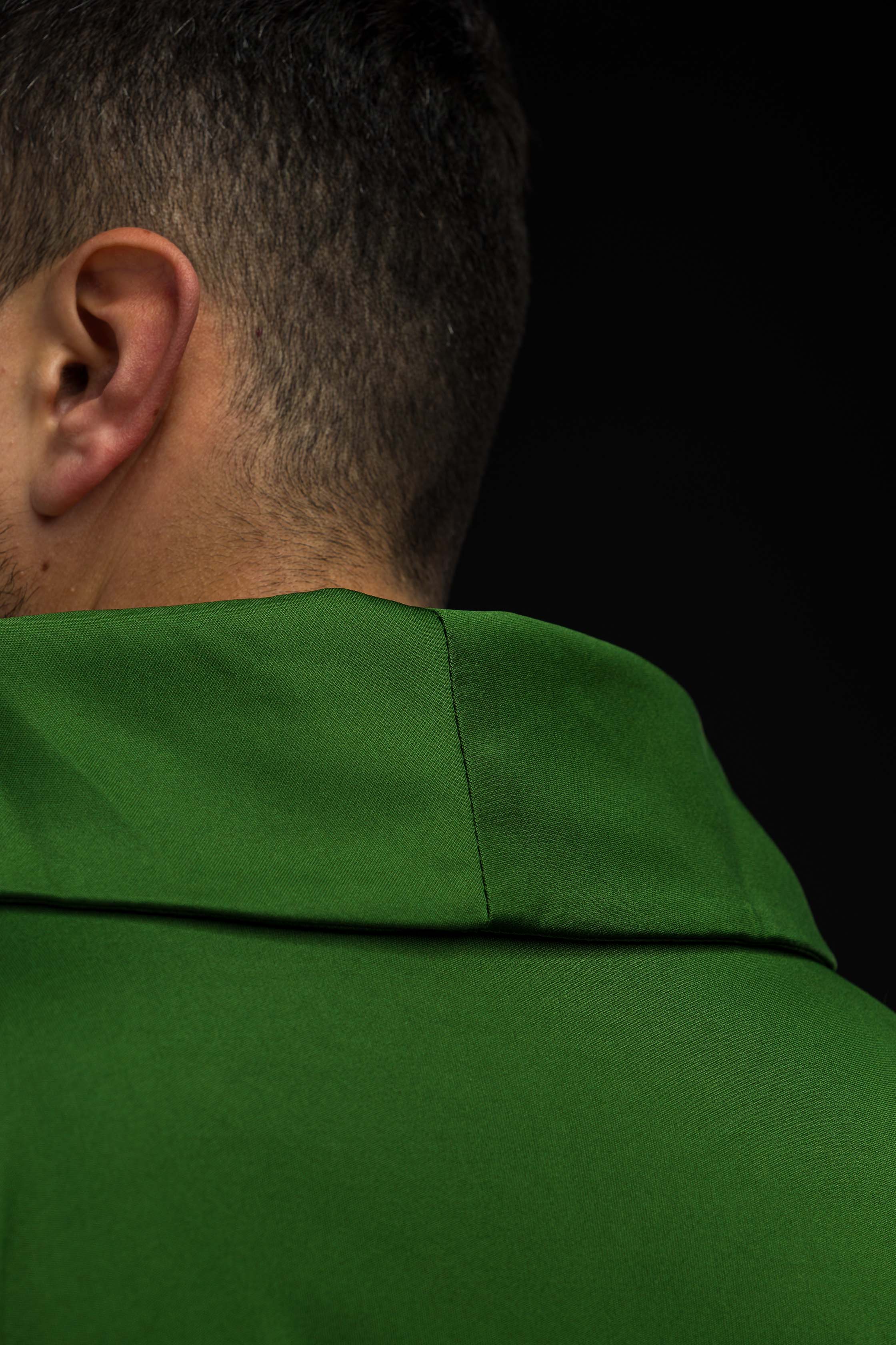Casula bordada cruz verde tecido leve Sacrolite - chasubles.com.br