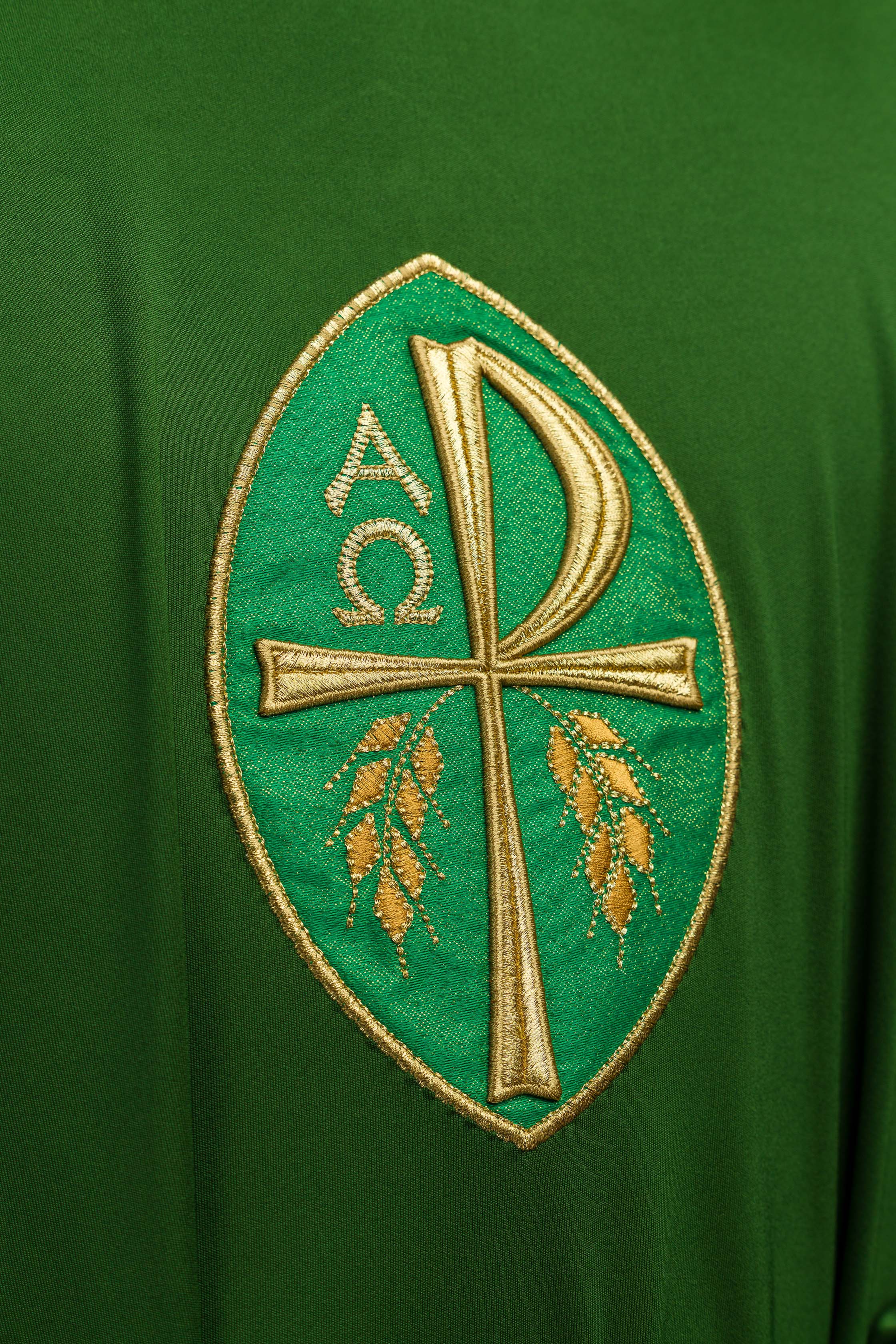 Casula bordada cruz verde tecido leve Sacrolite - chasubles.com.br