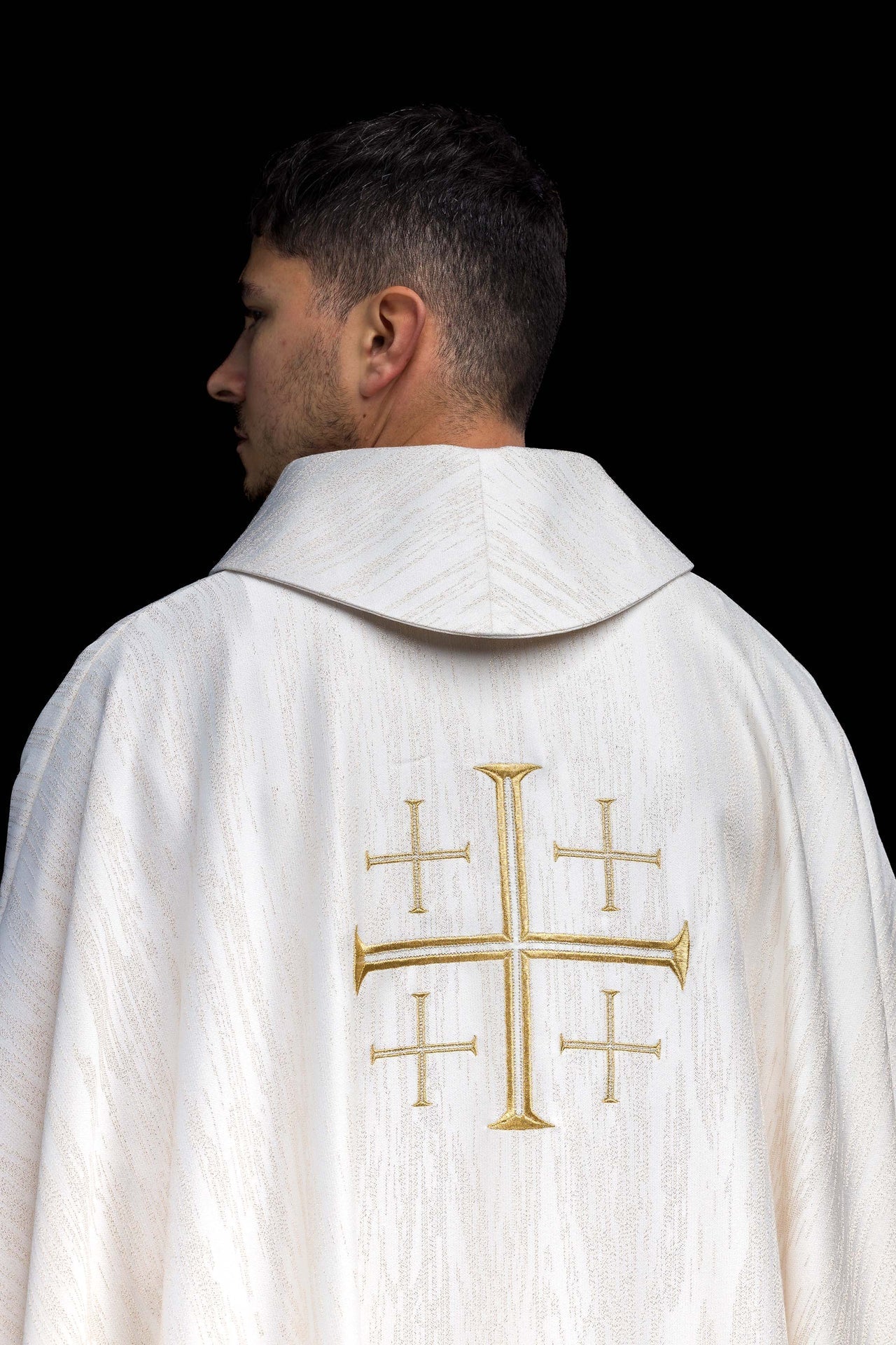 Casula bordada com Cruz de Jerusalém creme