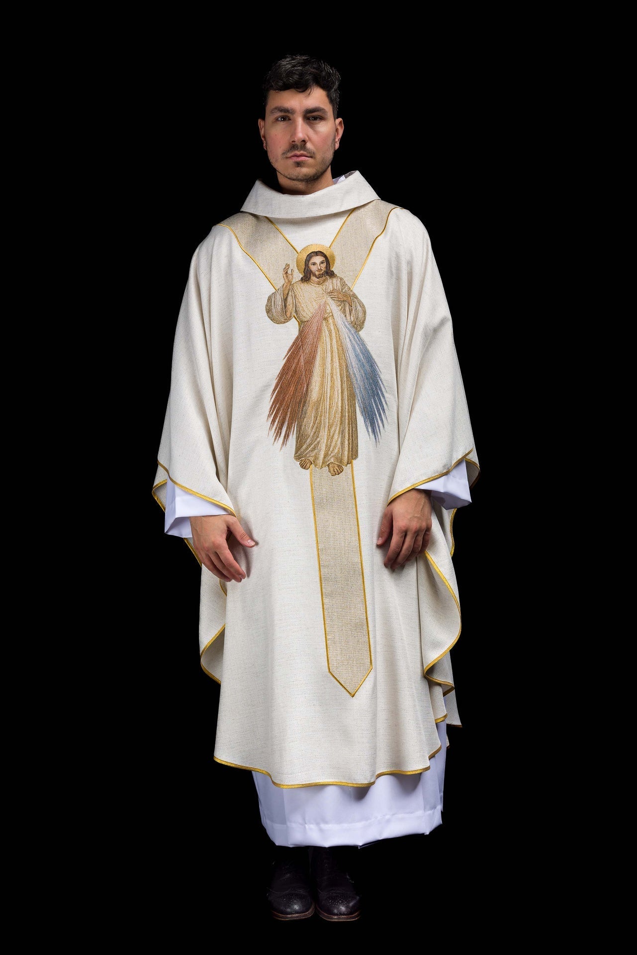 Casula bordada com imagem de Jesus Misericordioso creme