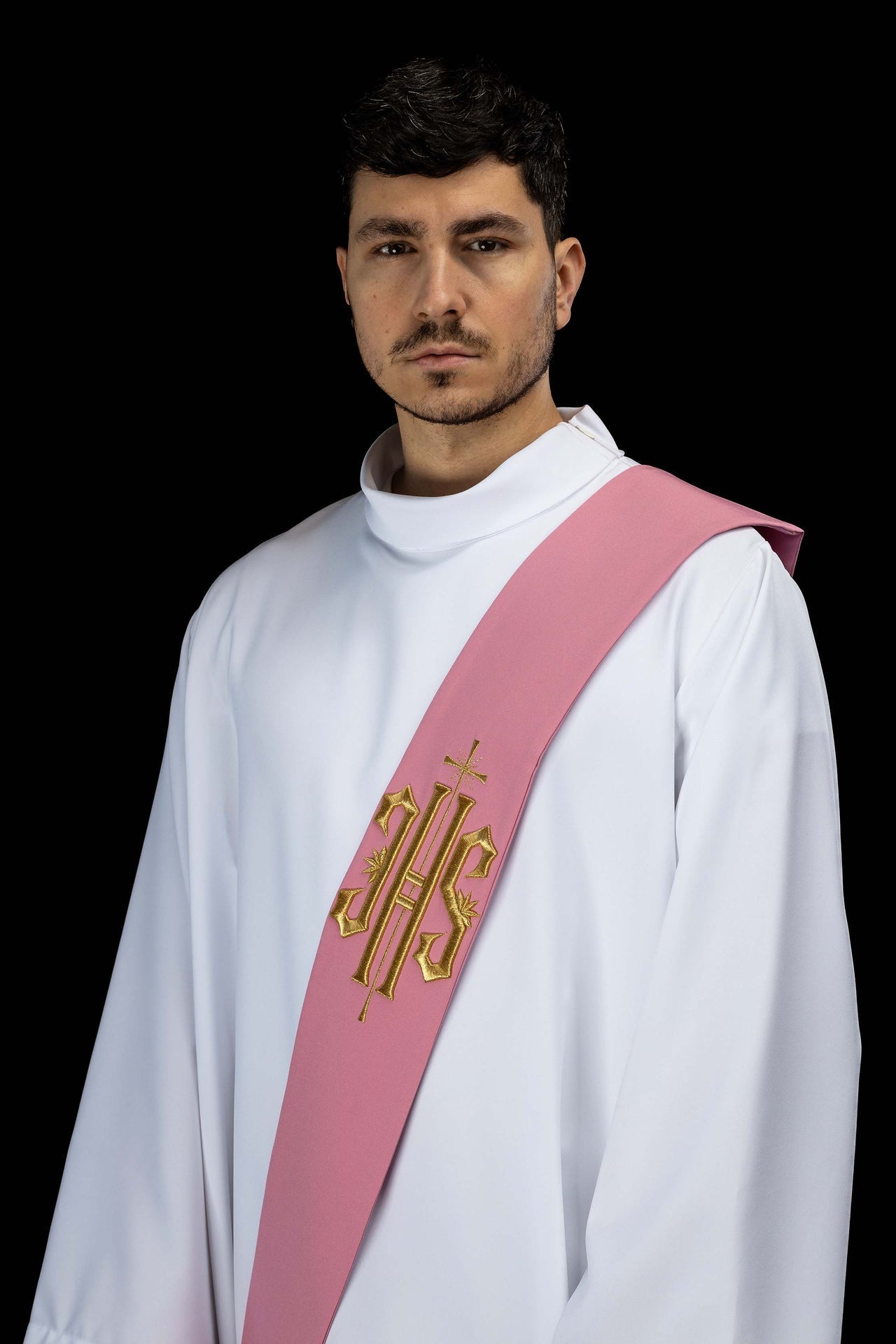 Estola diaconal bordada IHS com Cruz - chasubles.com.br