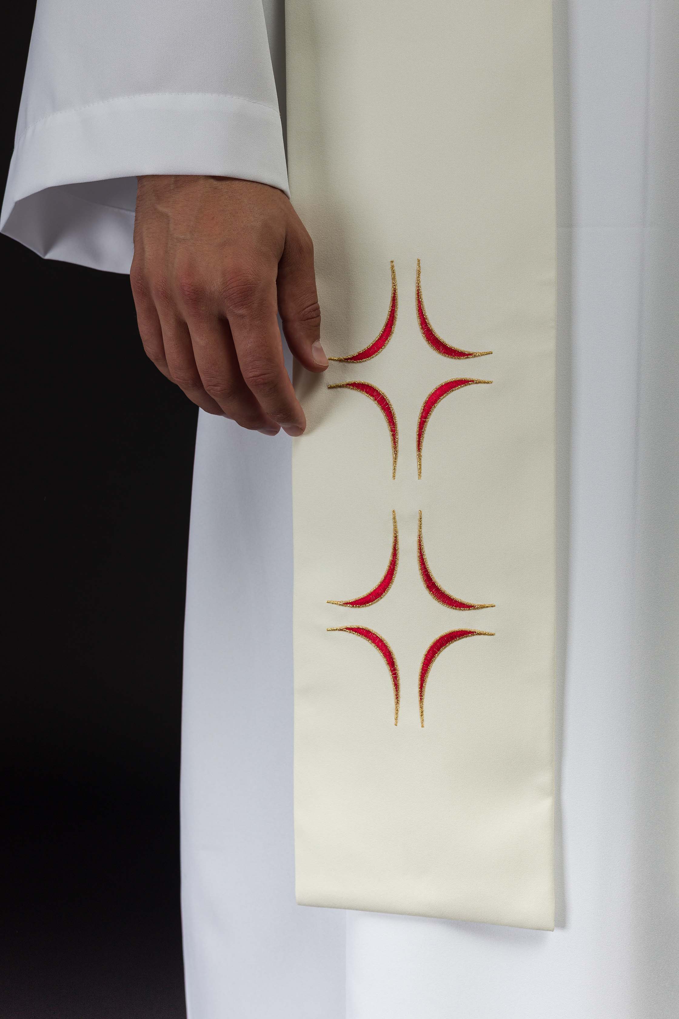 Estola sacerdotal creme com bordado de Cruz e Cordeiro
