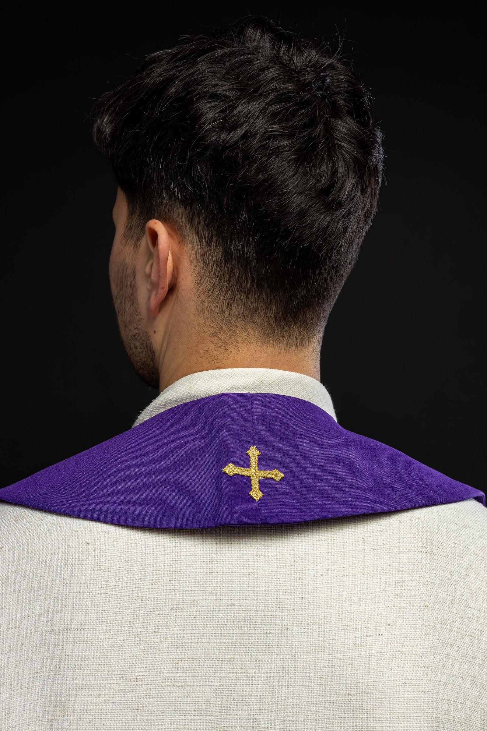 Estola sacerdotal roxa bordada Alfa e Ômega