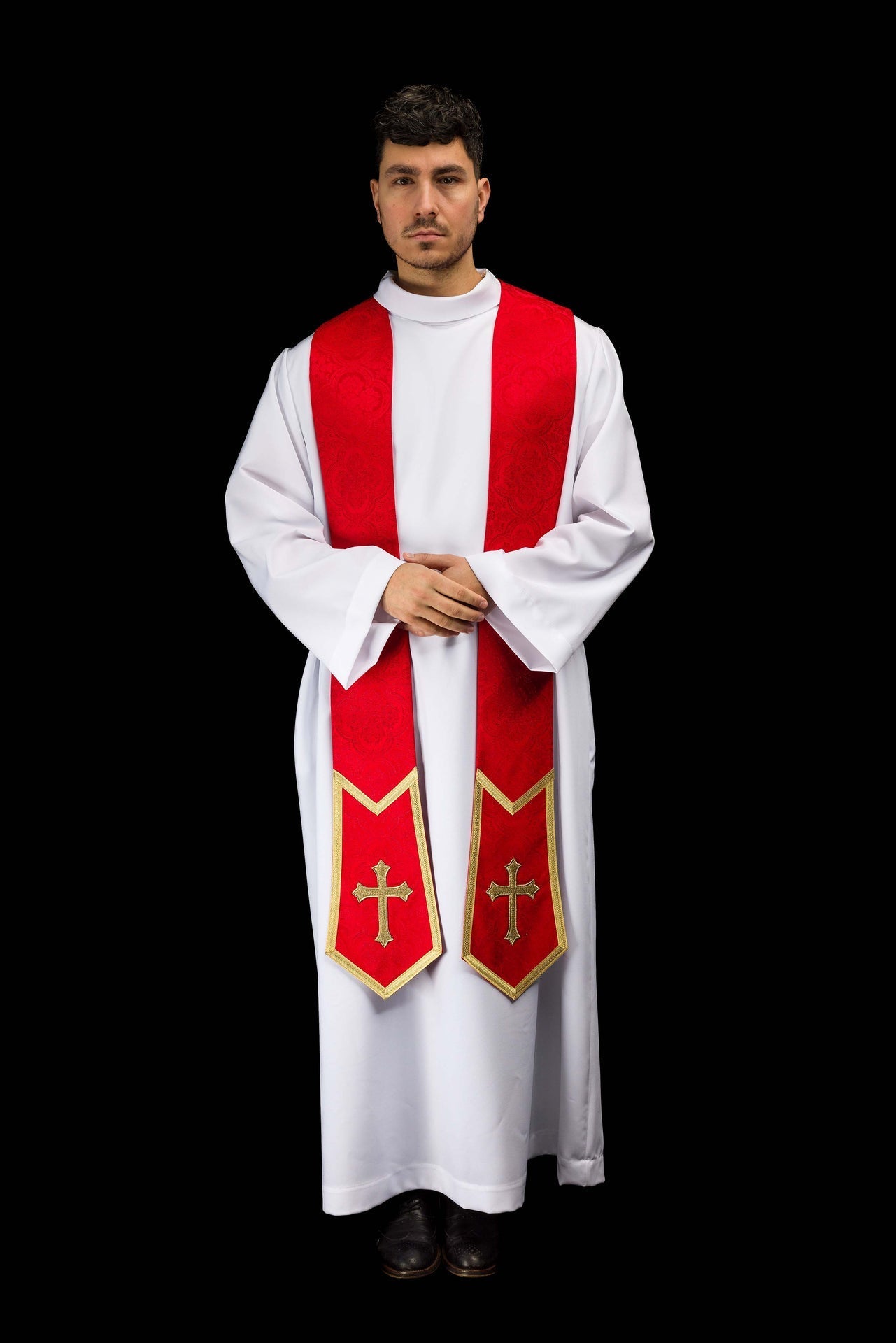 Estola bordada com motivo de Cruz em tecido jacquard vermelho