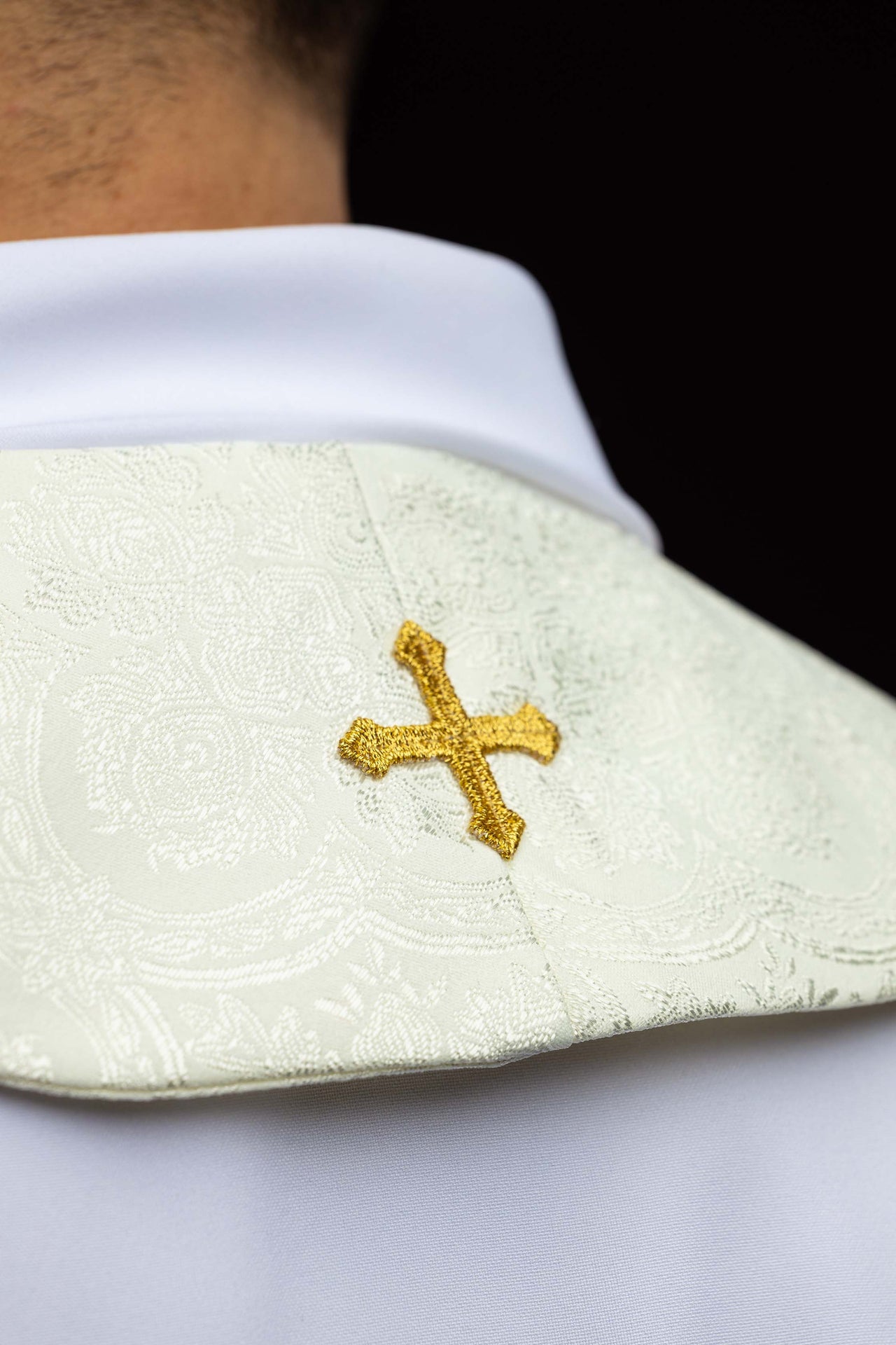 Estola bordada com motivo de Cruz creme tecido jacquard