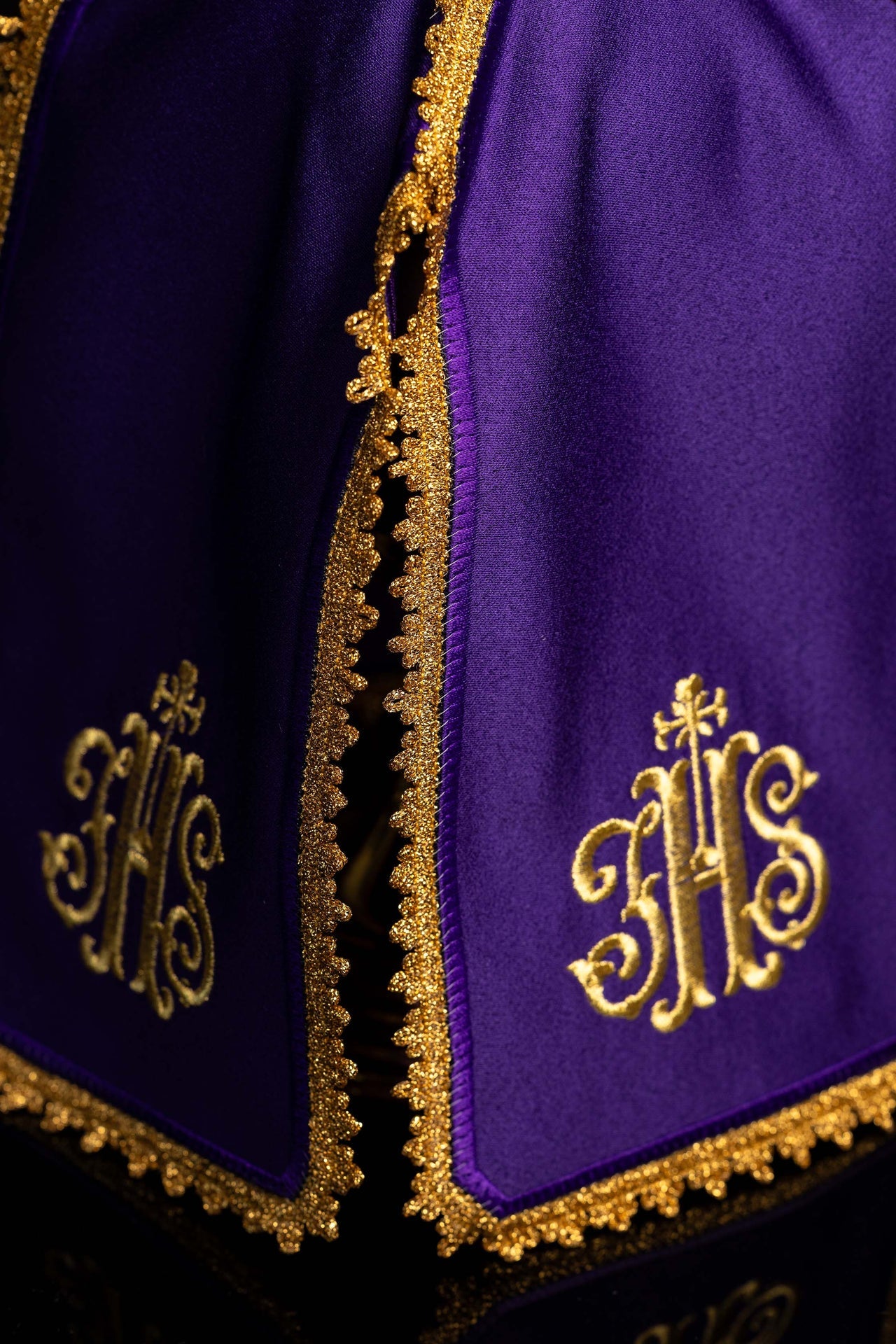 Véu para cibório roxo com bordado dourado IHS – 24 cm / 29 cm