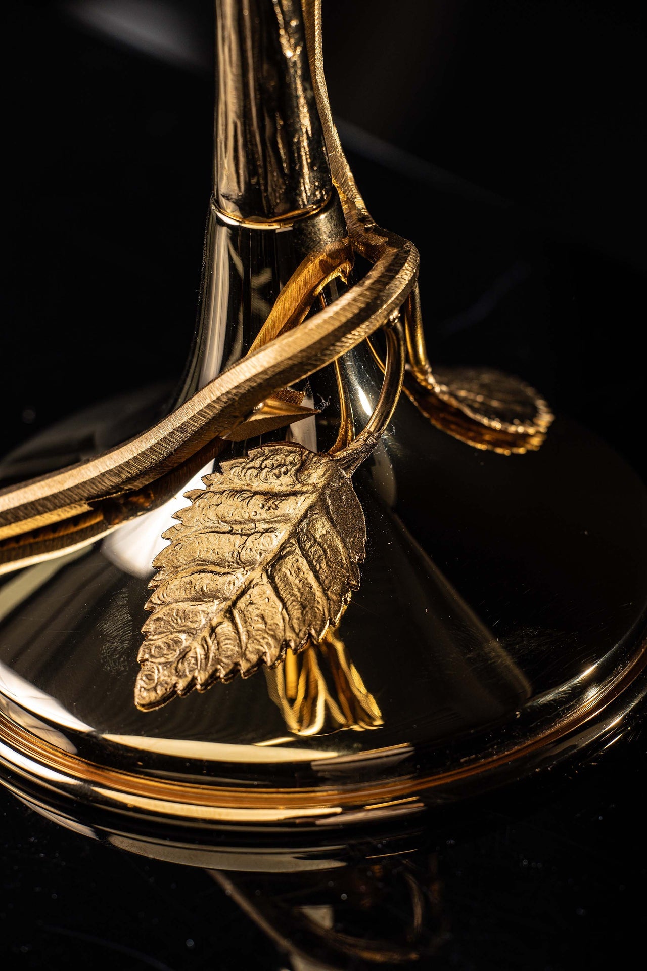 Relicário feito à mão em latão dourado – 29 cm