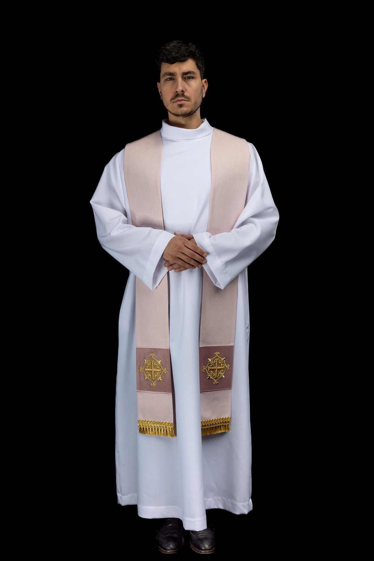 Estola bordada com símbolo de cruz em veludo rosa - chasubles.com.br