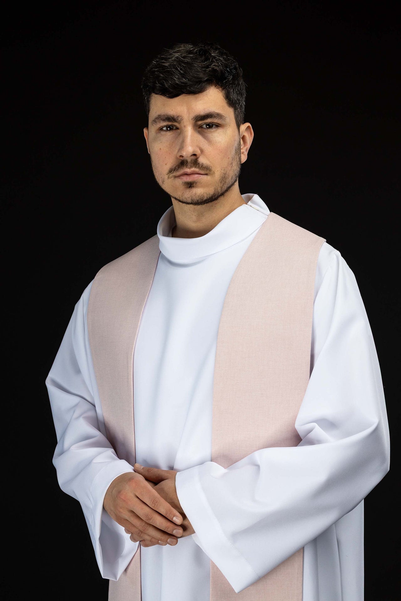 Estola bordada com símbolo de cruz em veludo rosa - chasubles.com.br