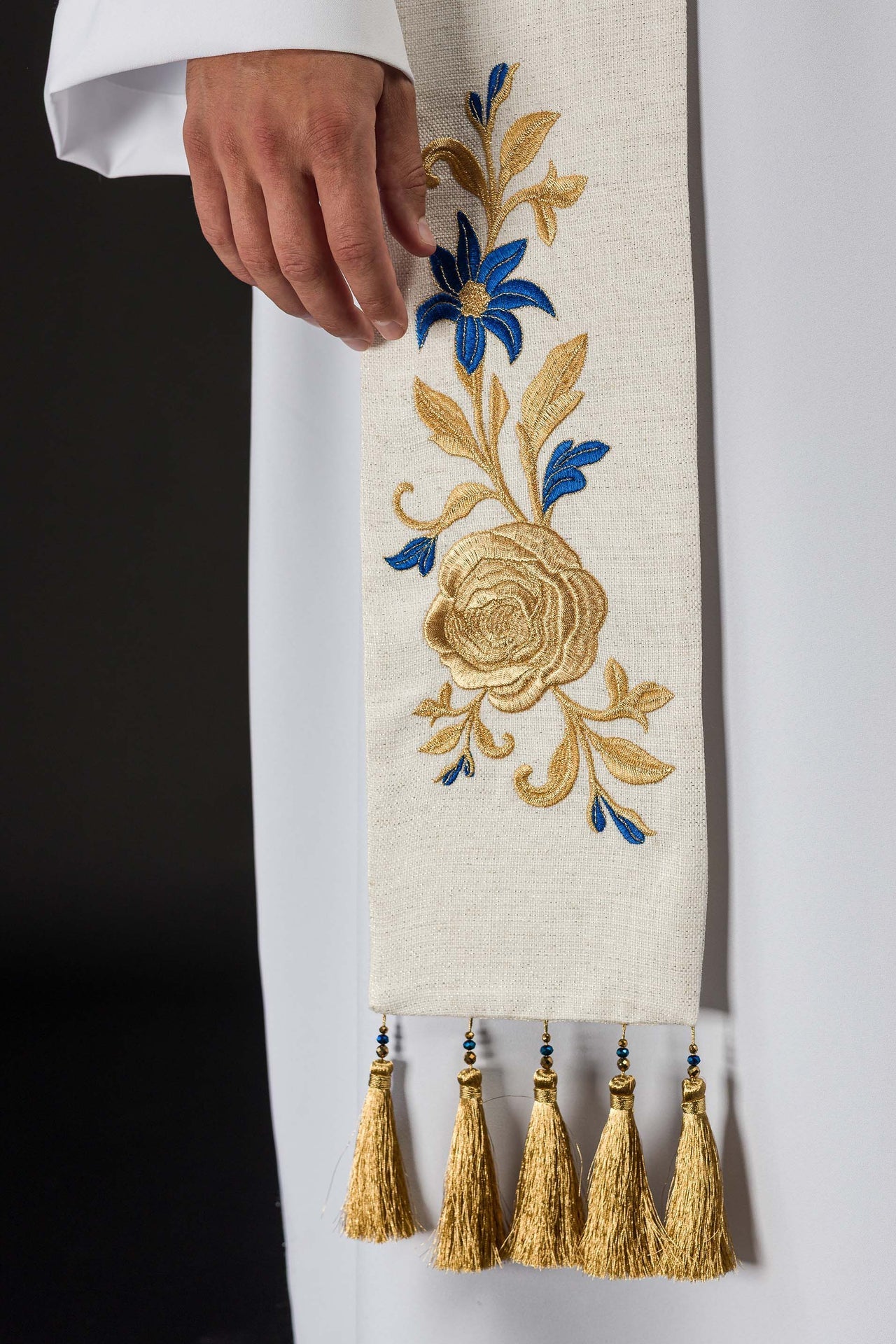 Estola bordada com símbolo mariano - chasubles.com.br