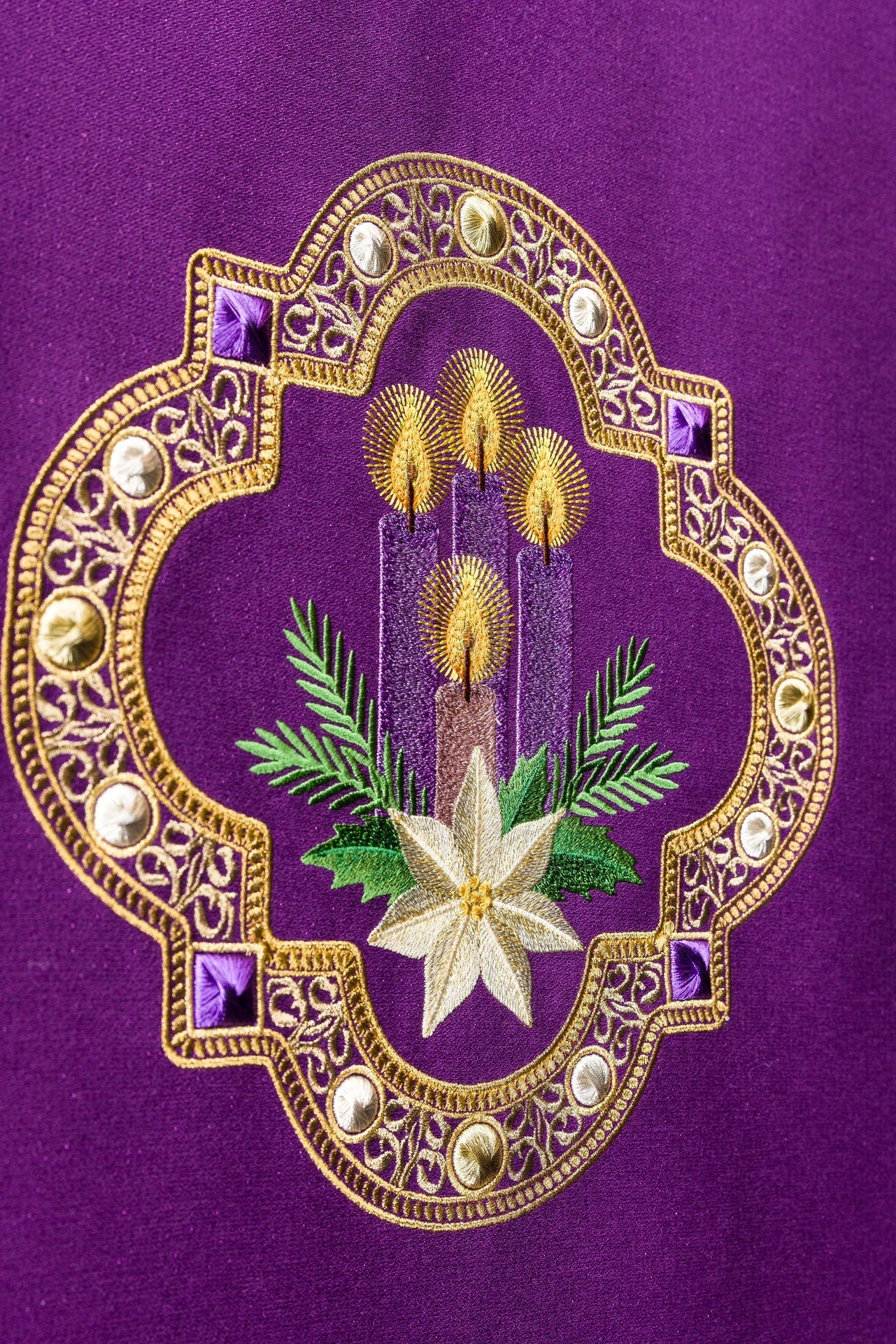 Pano de ambão roxo com bordado de Advento - chasubles.com.br